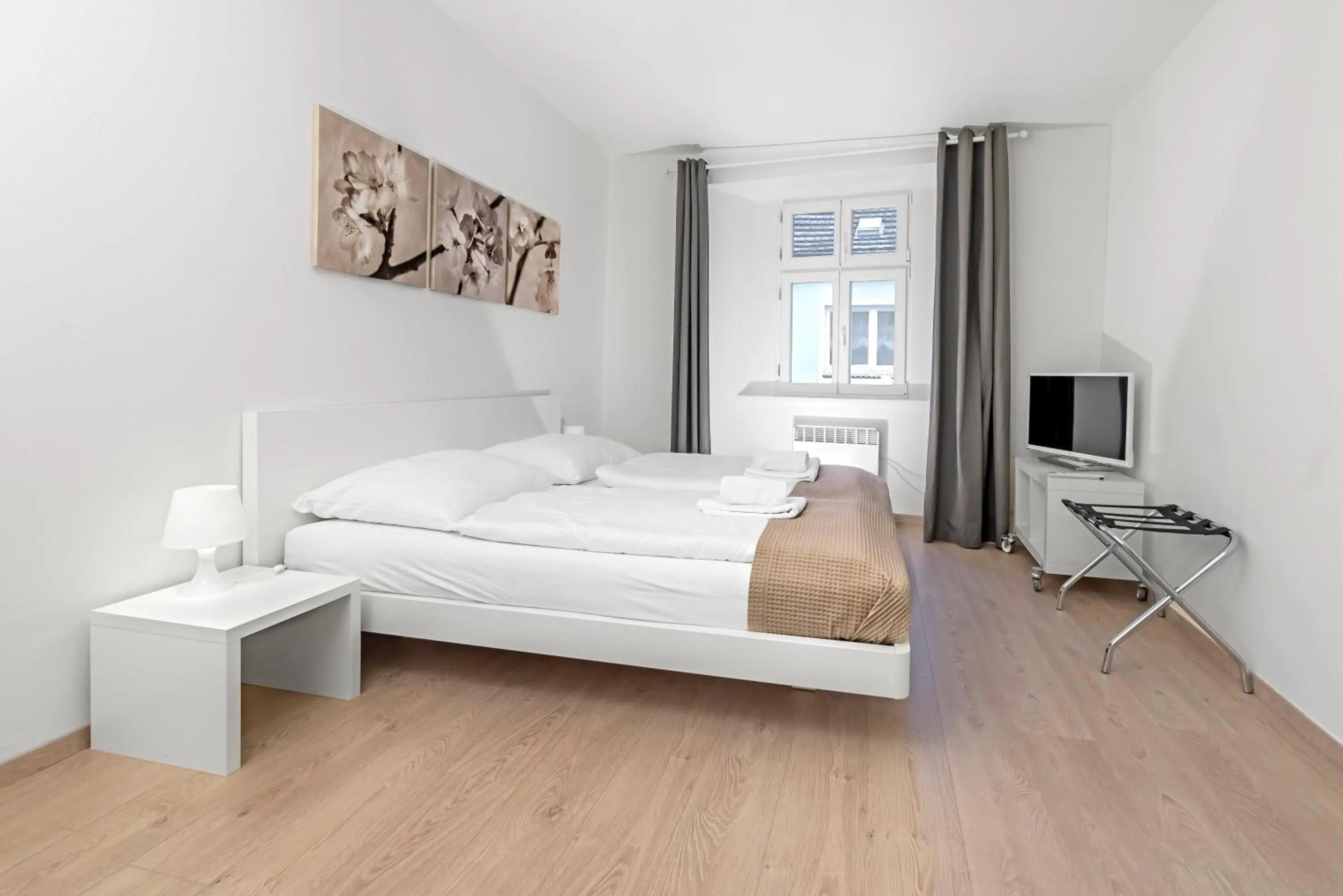 TV and multimedia, Bed in TGM Hotel Residence