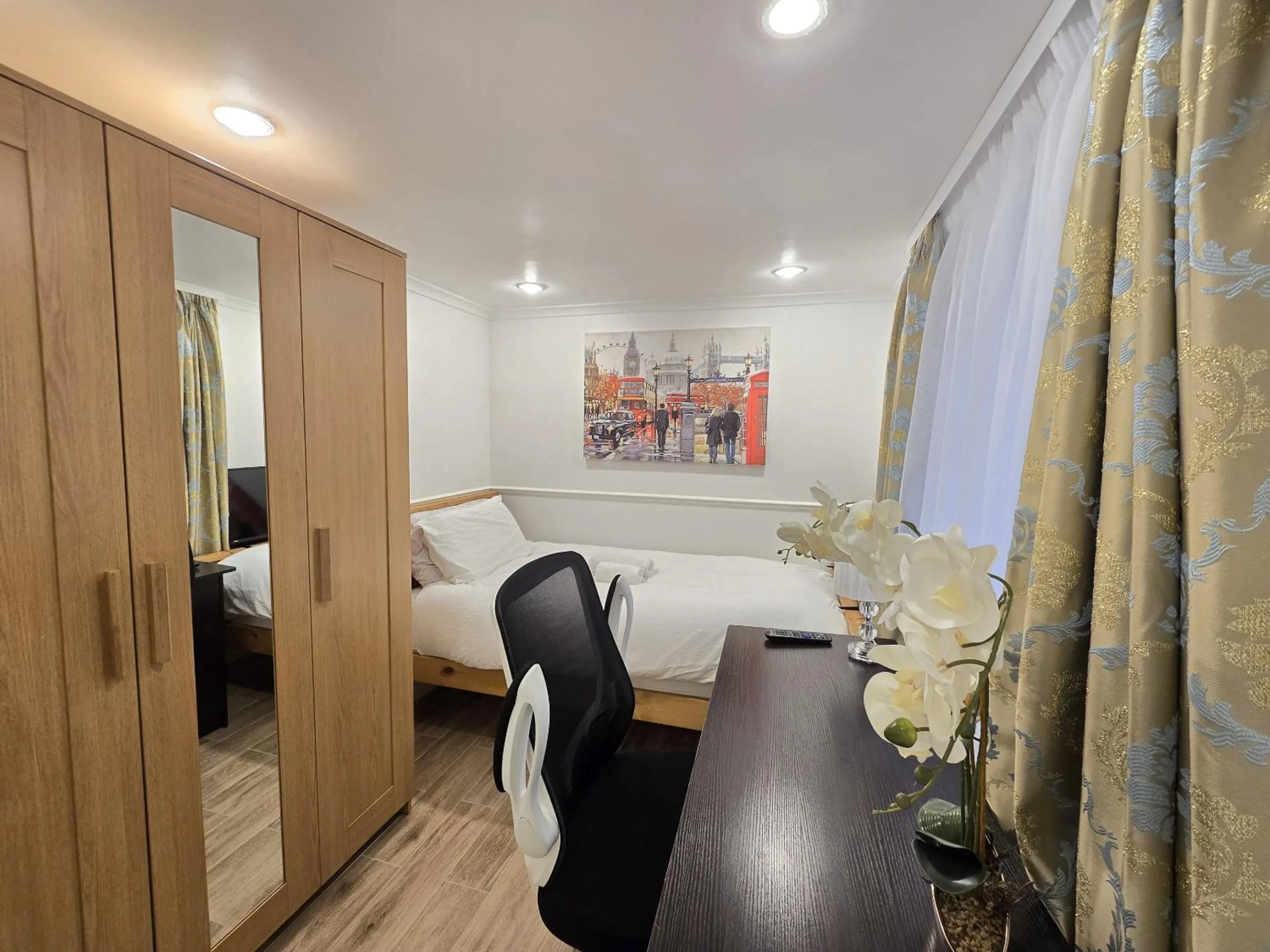 Bedroom, Bed in London Marylebone Grendon rooms