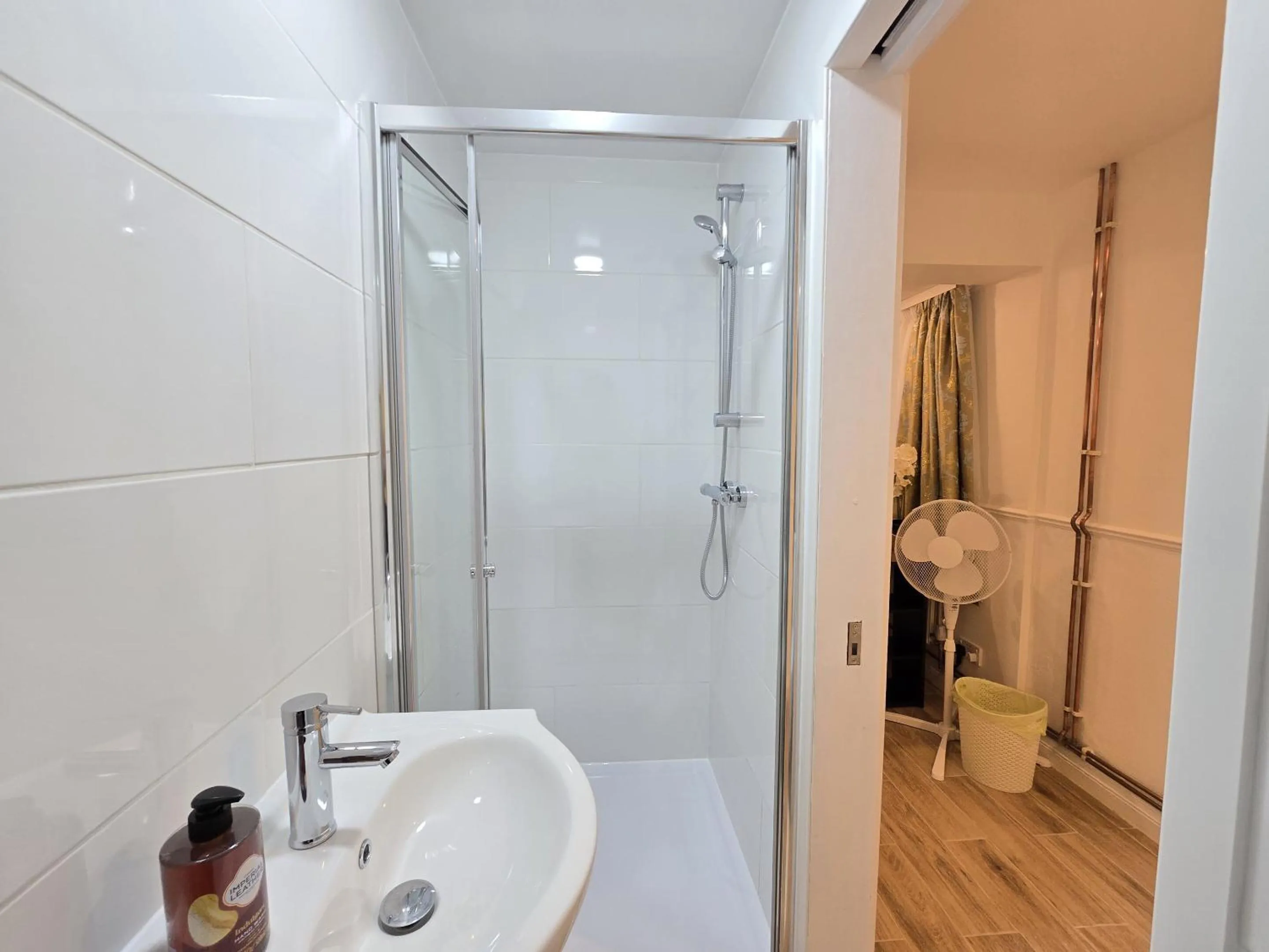 Bathroom in London Marylebone Grendon rooms