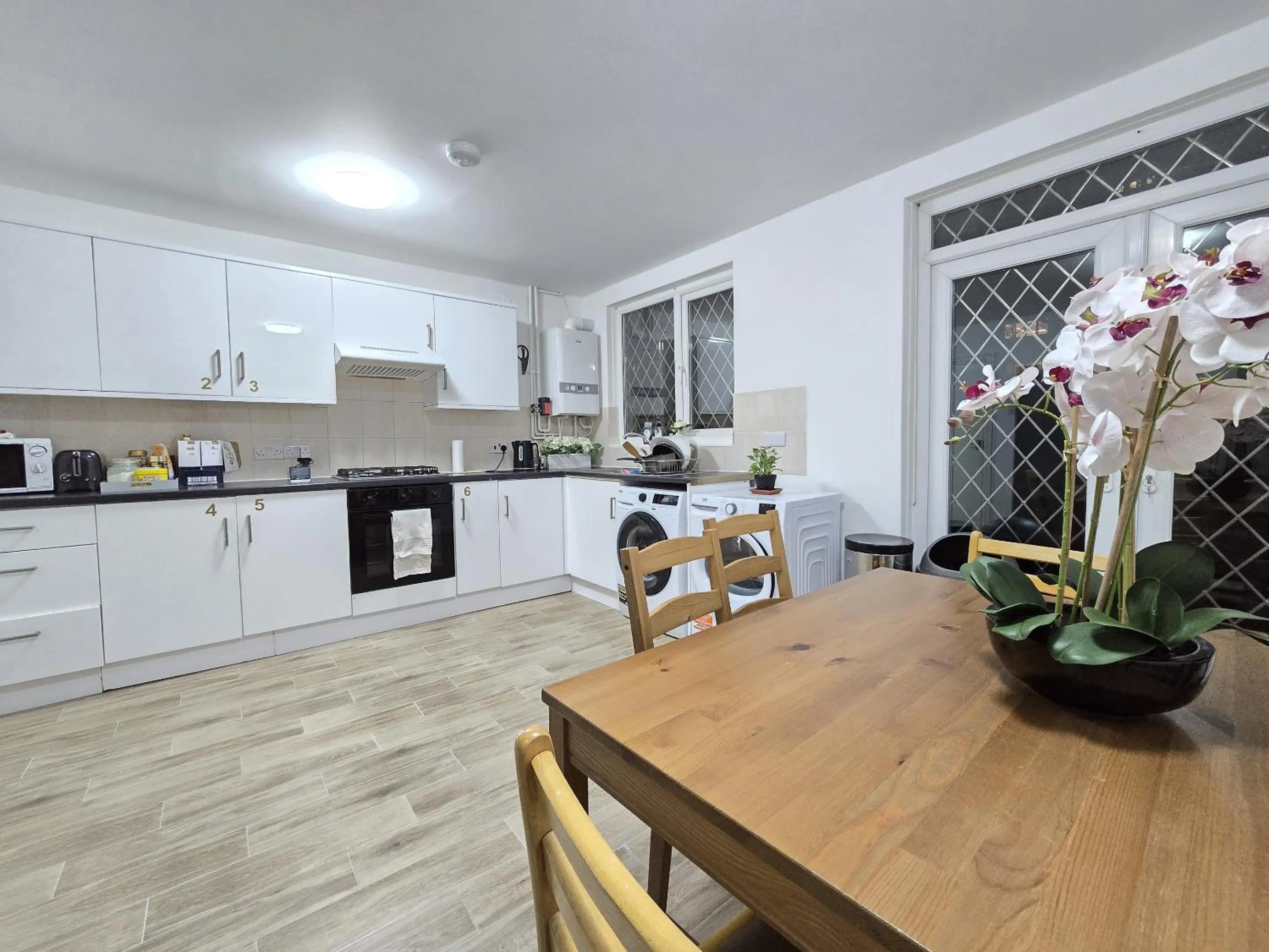 Kitchen or kitchenette in London Marylebone Grendon rooms