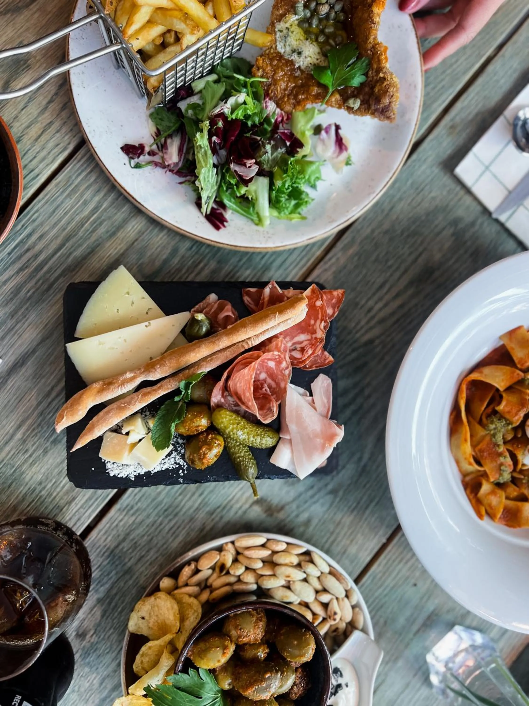 Restaurant/places to eat in Clarion Hotel The Edge