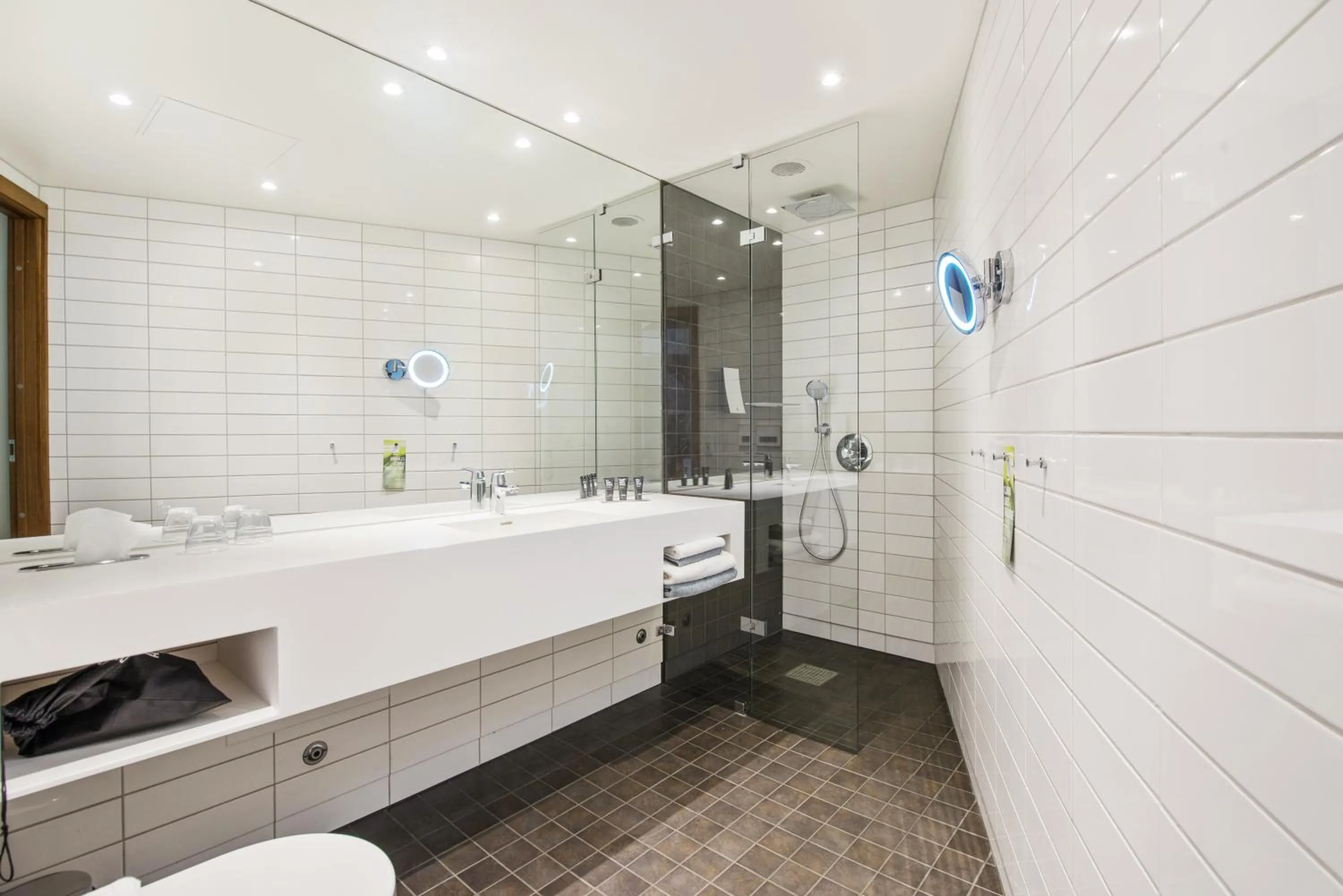 Shower in Clarion Hotel The Edge