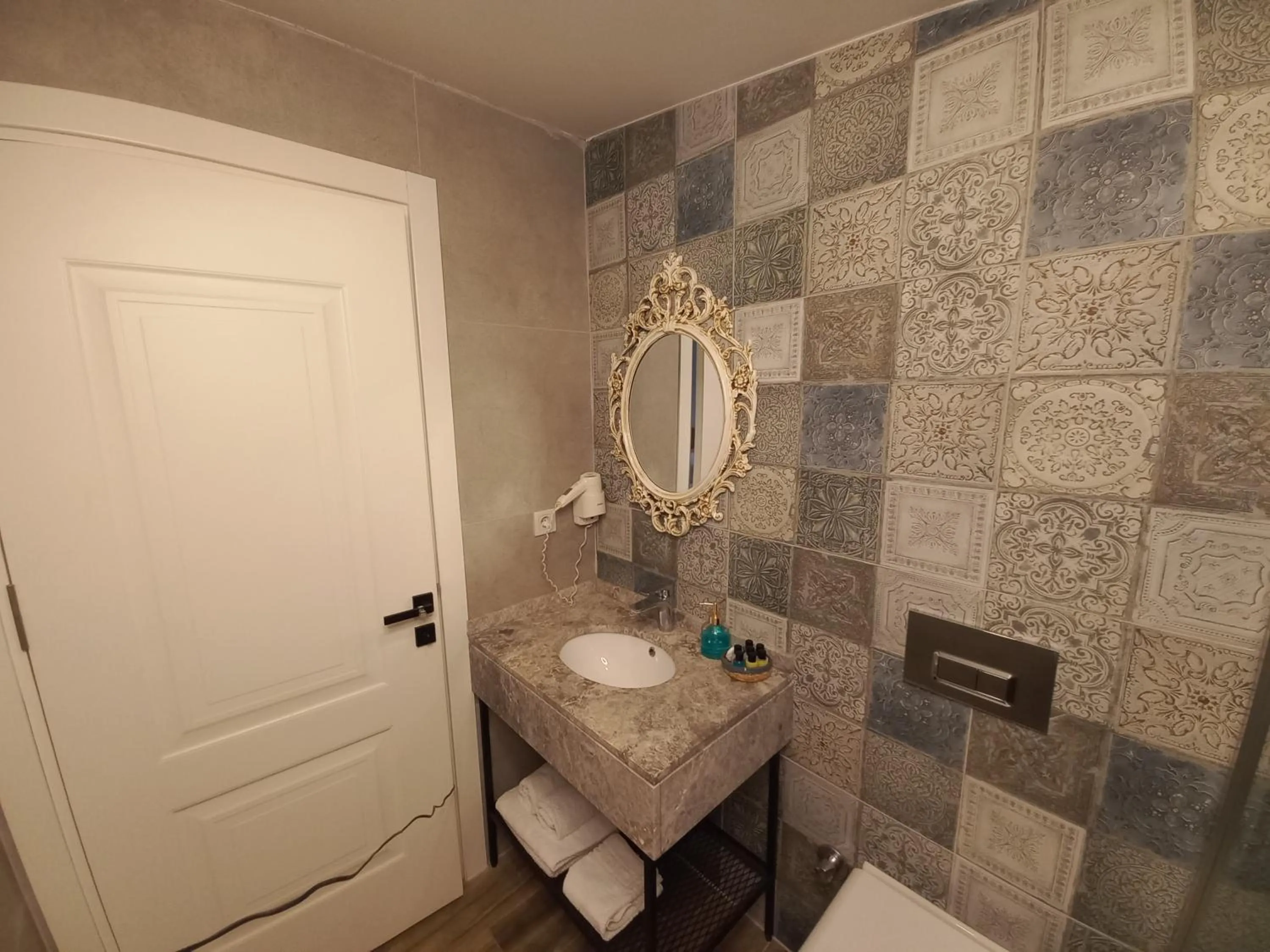 Shower in Chloe hotel Alacati