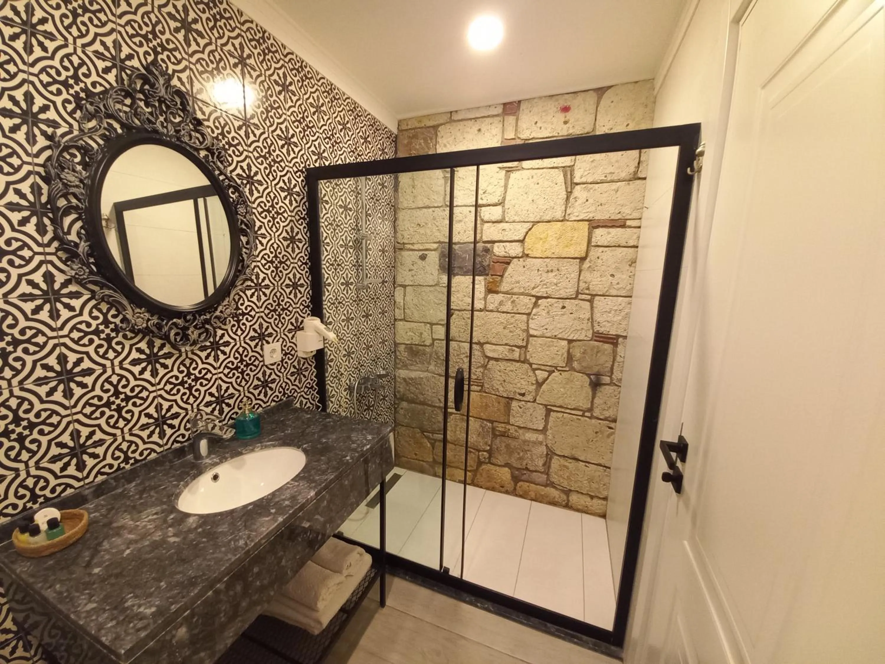 Shower in Chloe hotel Alacati