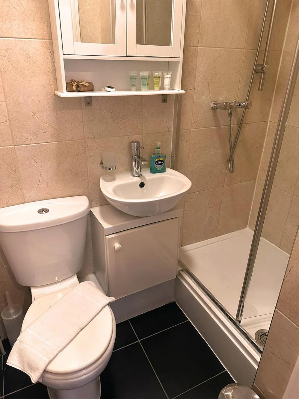 Shower in United Lodge Hotel