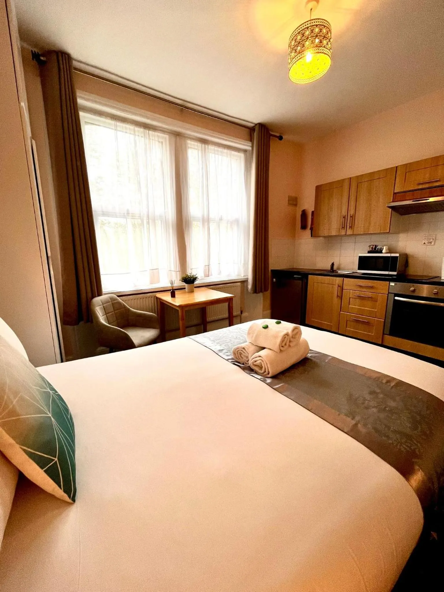 Kitchen or kitchenette, Bed in The ULH