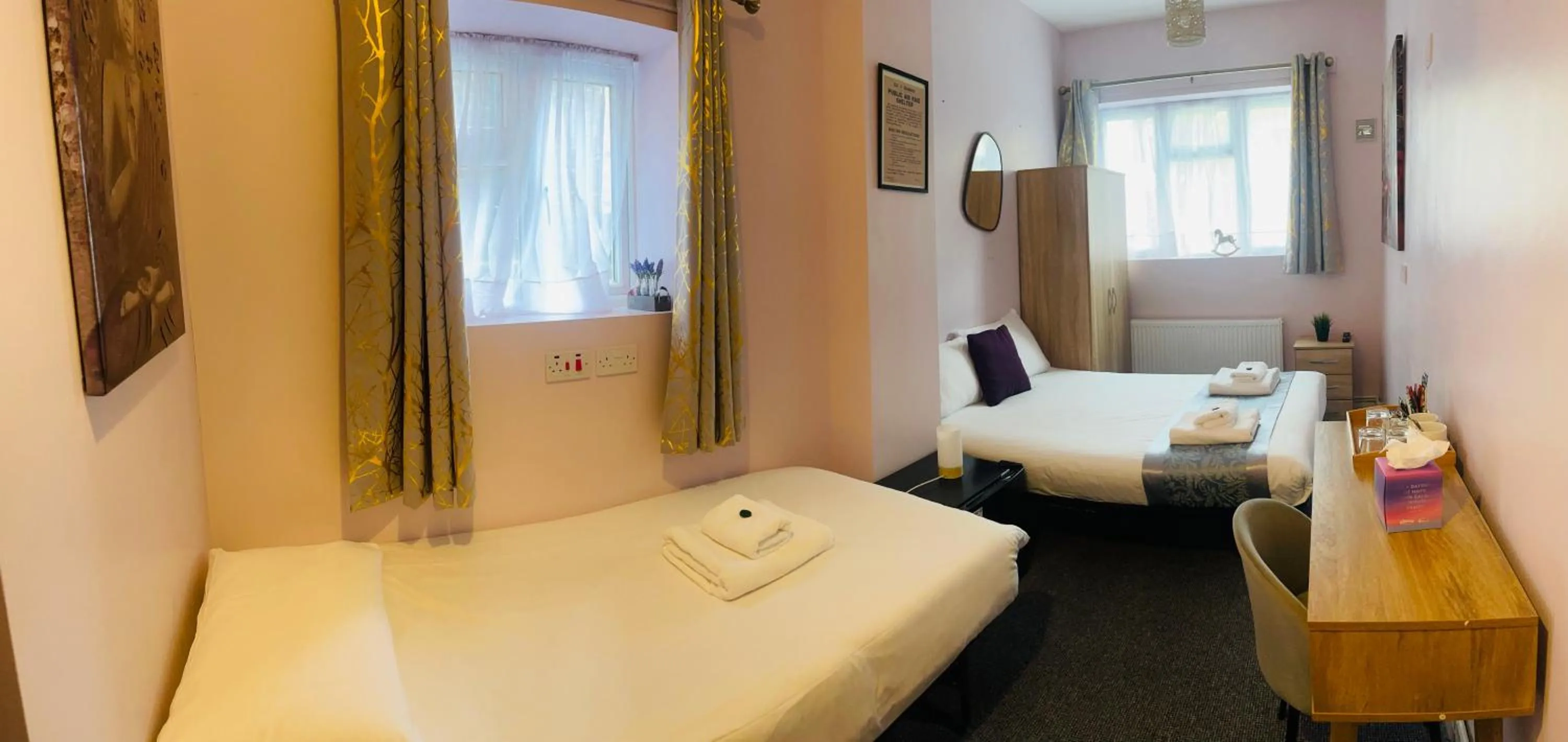 Photo of the whole room, Bed in The ULH