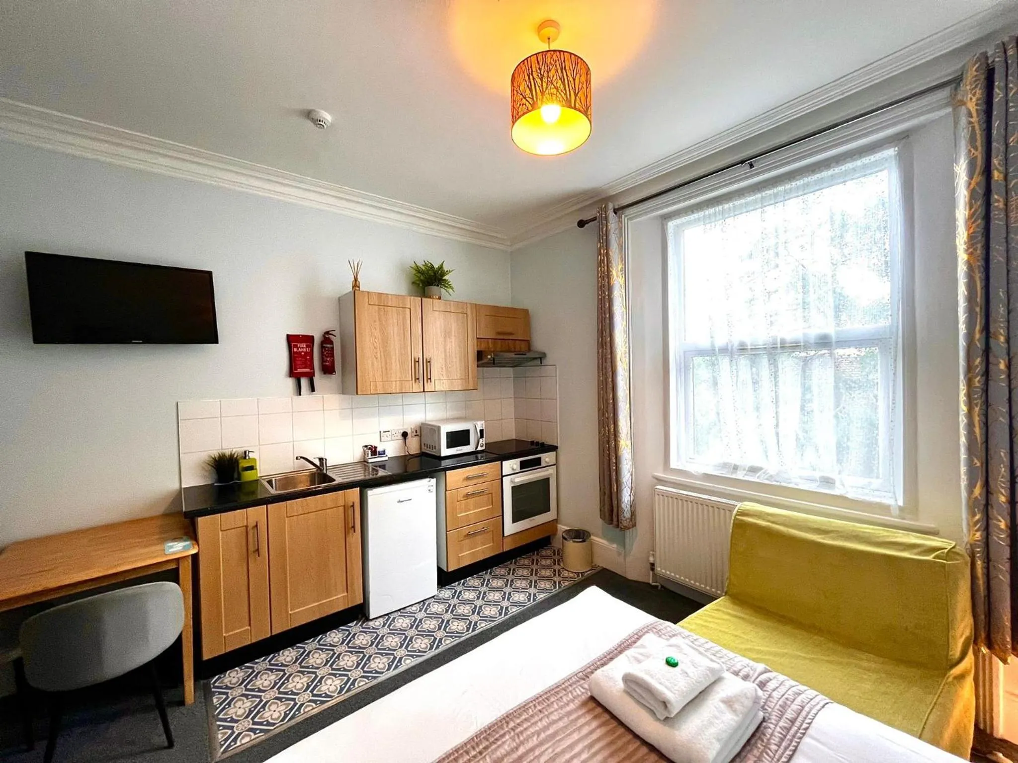 Kitchen or kitchenette, Bed in The ULH