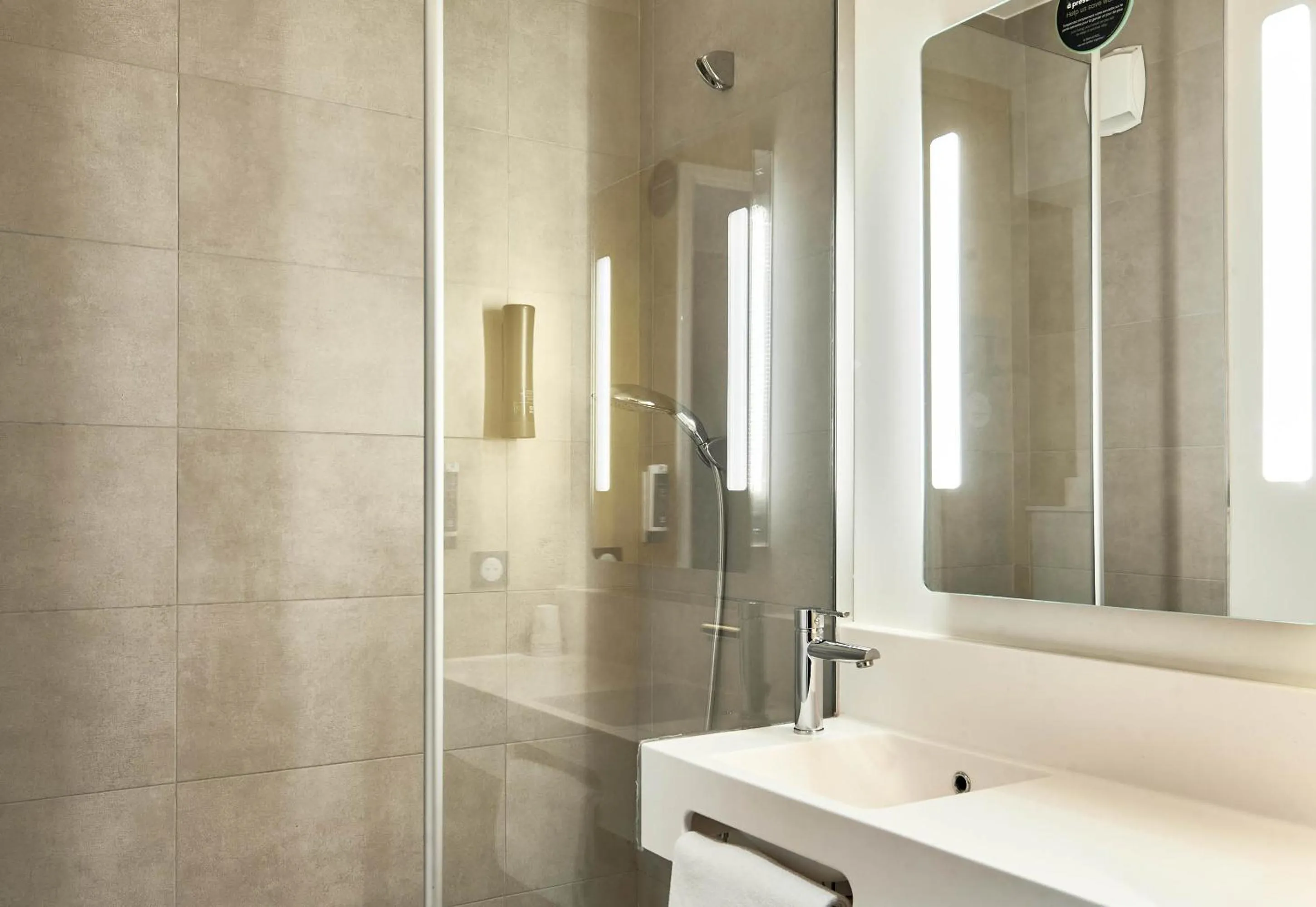 Bathroom in B&B HOTEL Paris Ivry Quai de Seine