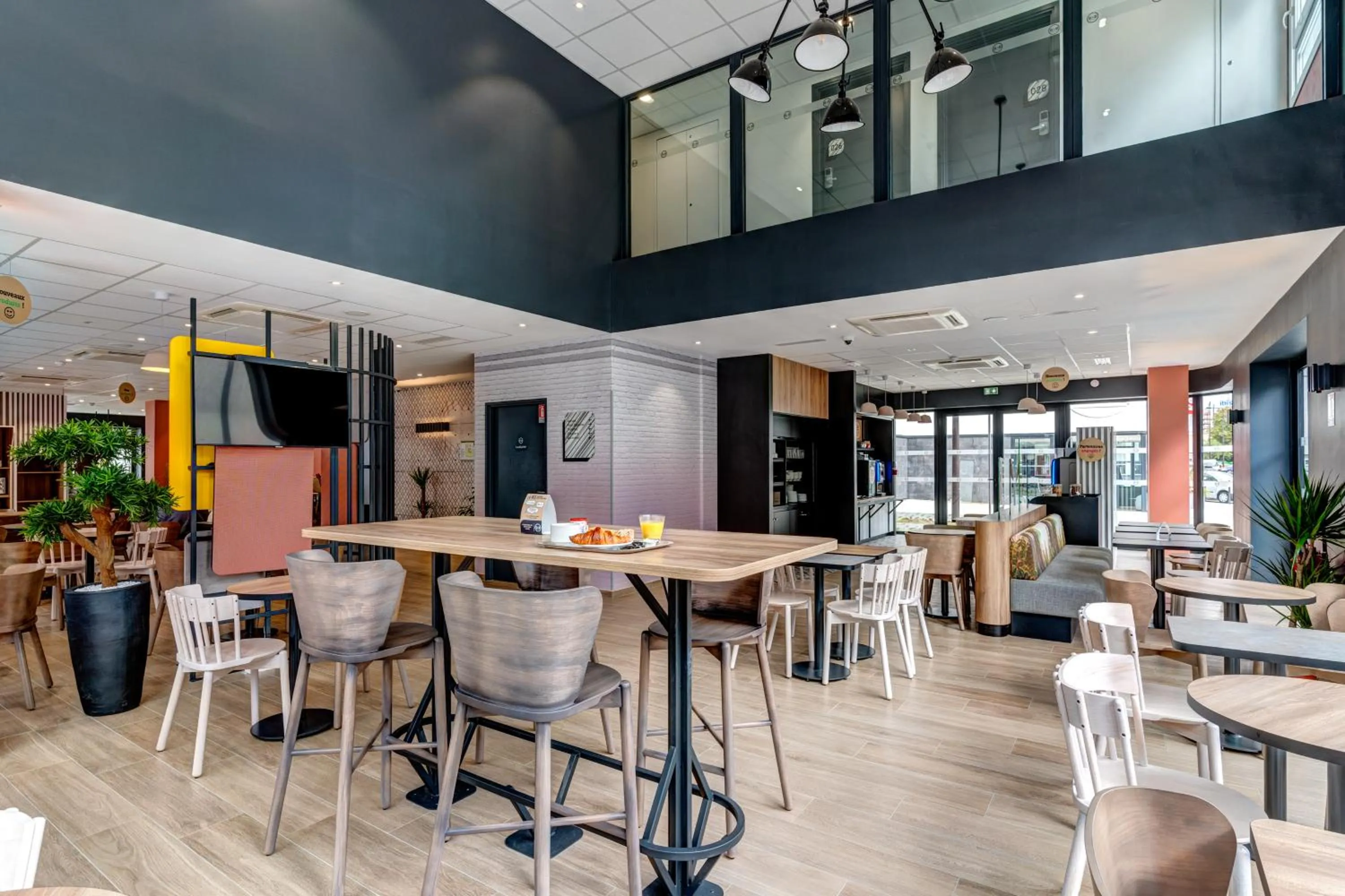 Lobby or reception in B&B HOTEL Paris Ivry Quai de Seine