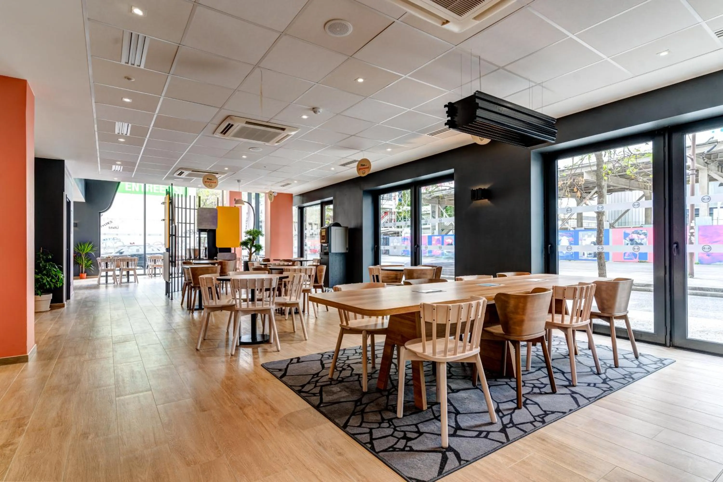 Lobby or reception in B&B HOTEL Paris Ivry Quai de Seine
