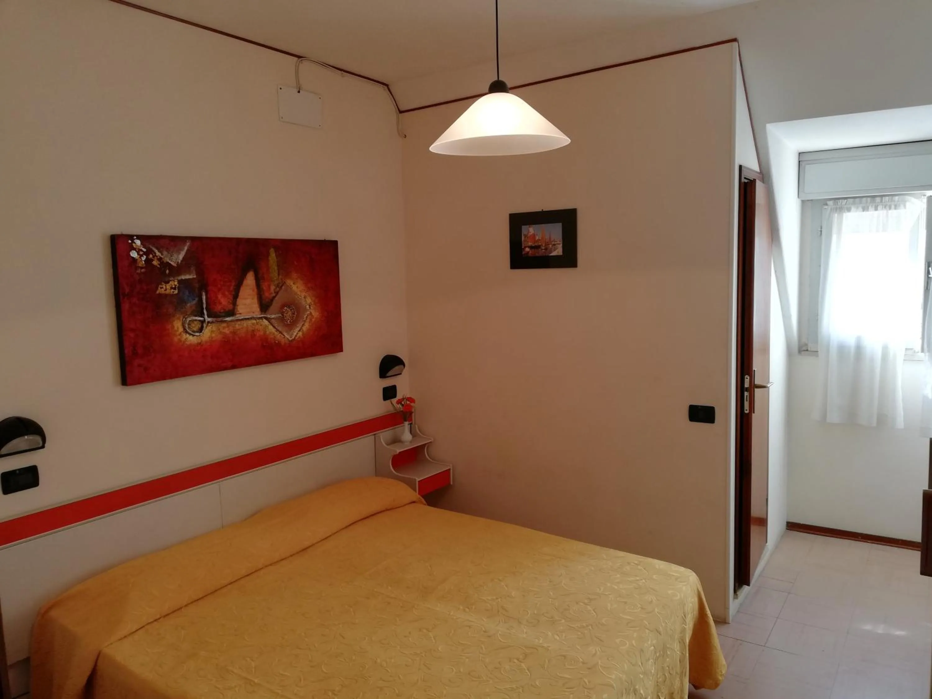 Bed in Hotel Devon Rooms & Breakfast