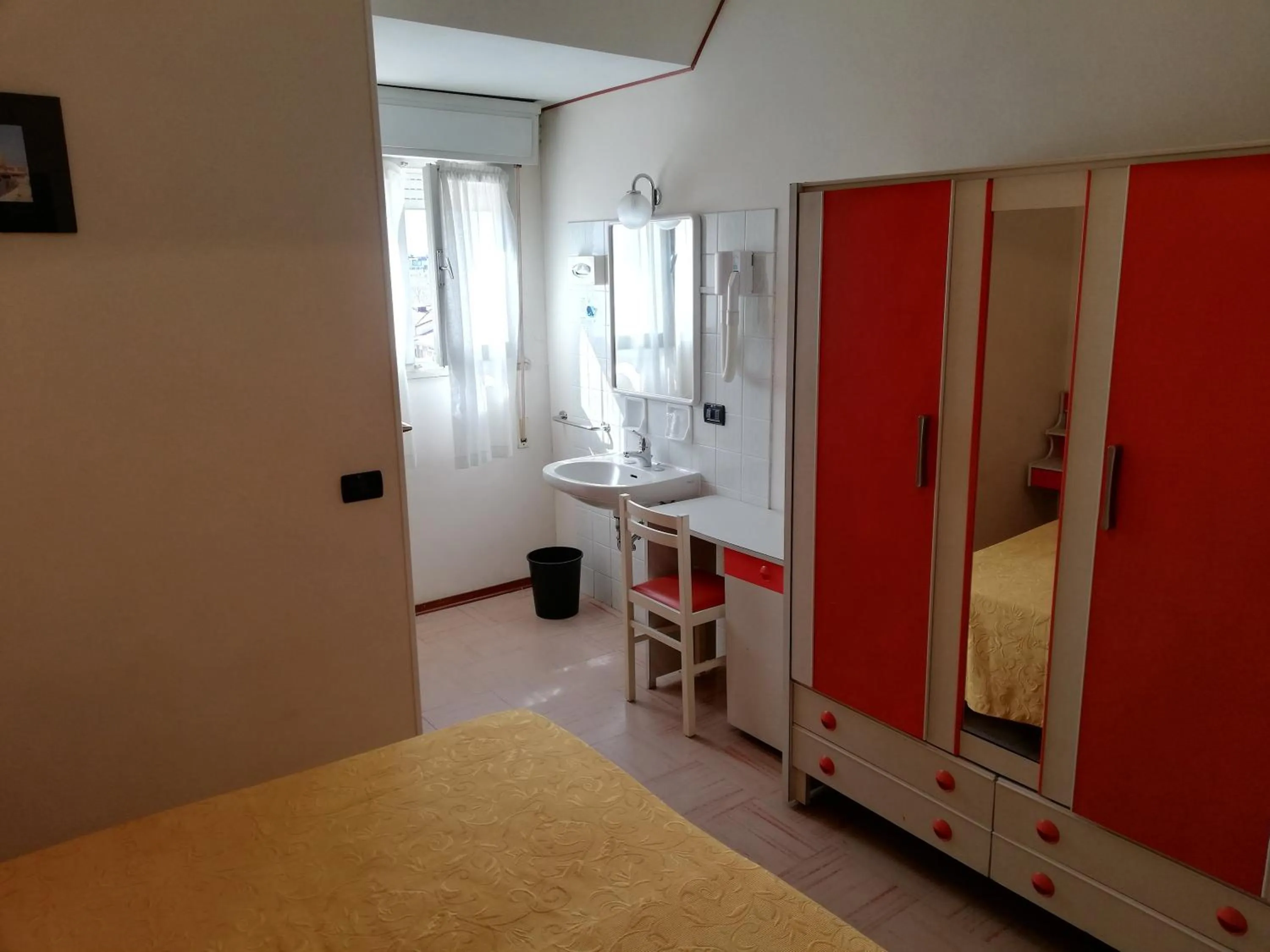 Bed in Hotel Devon Rooms & Breakfast