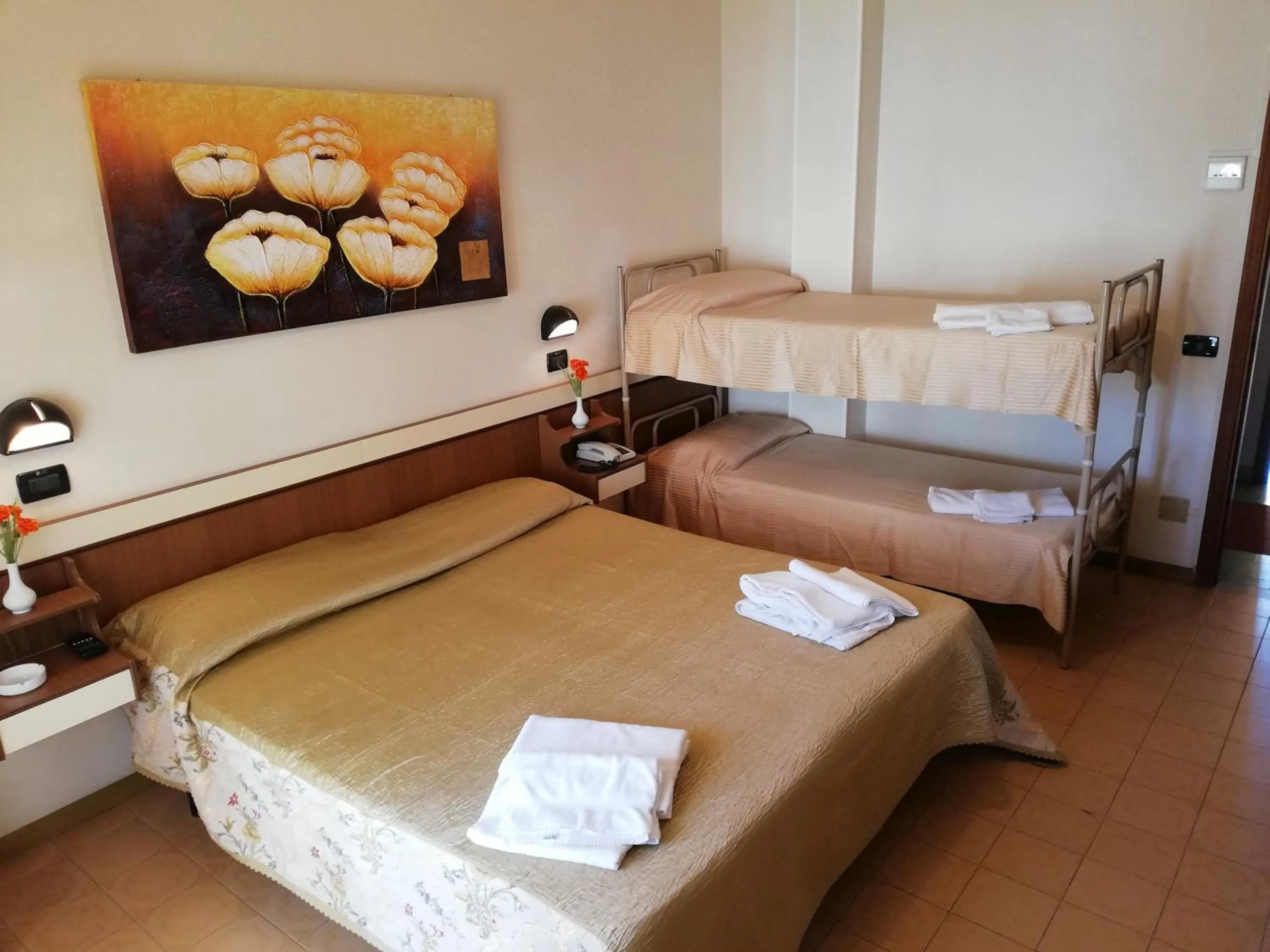 Bed in Hotel Devon Rooms & Breakfast