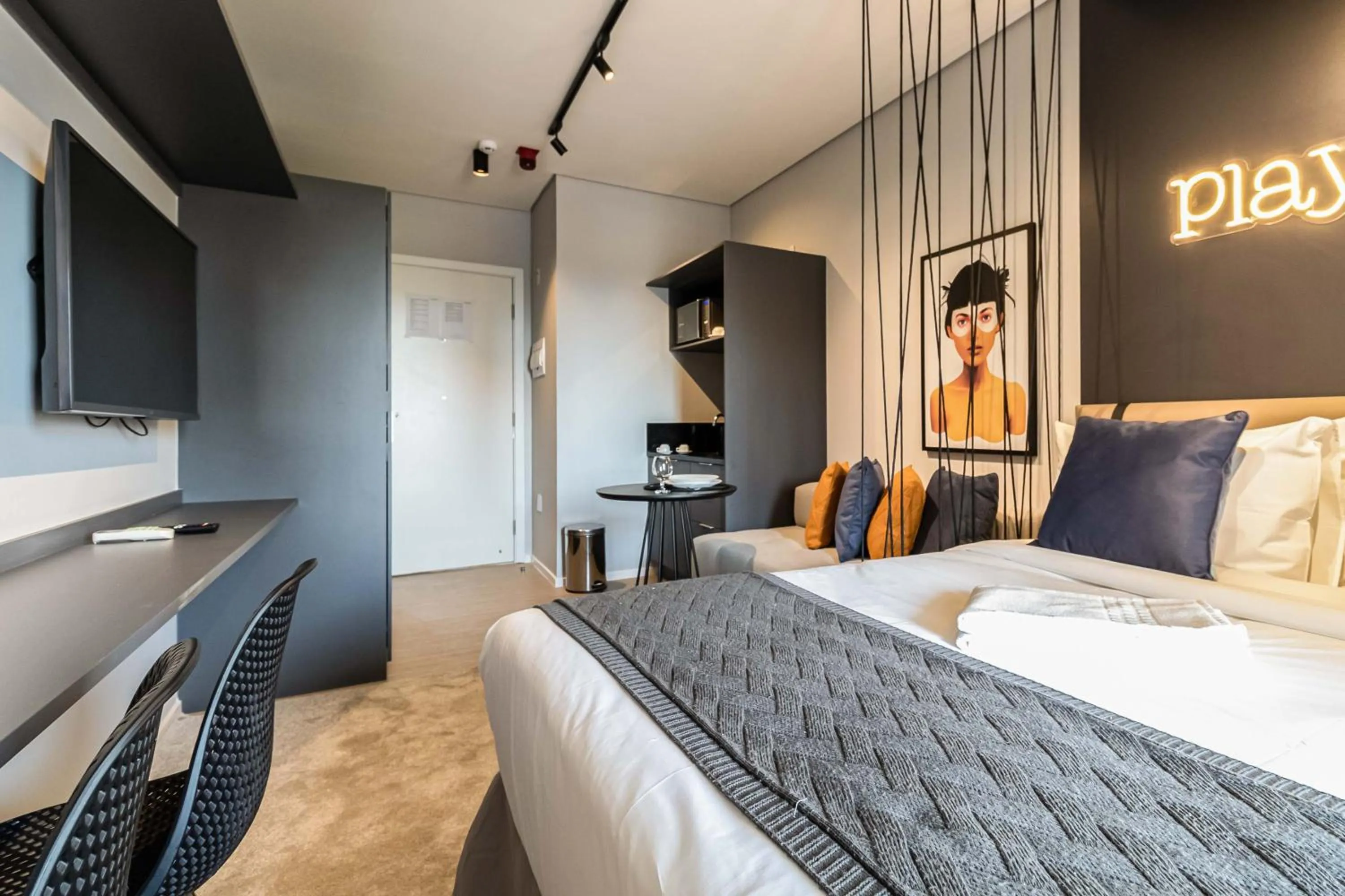 Photo of the whole room, Bed in Charlie Houx - Studios Super Confortáveis em Pinheiros ao lado do metrô e a poucos passos da Faria Lima