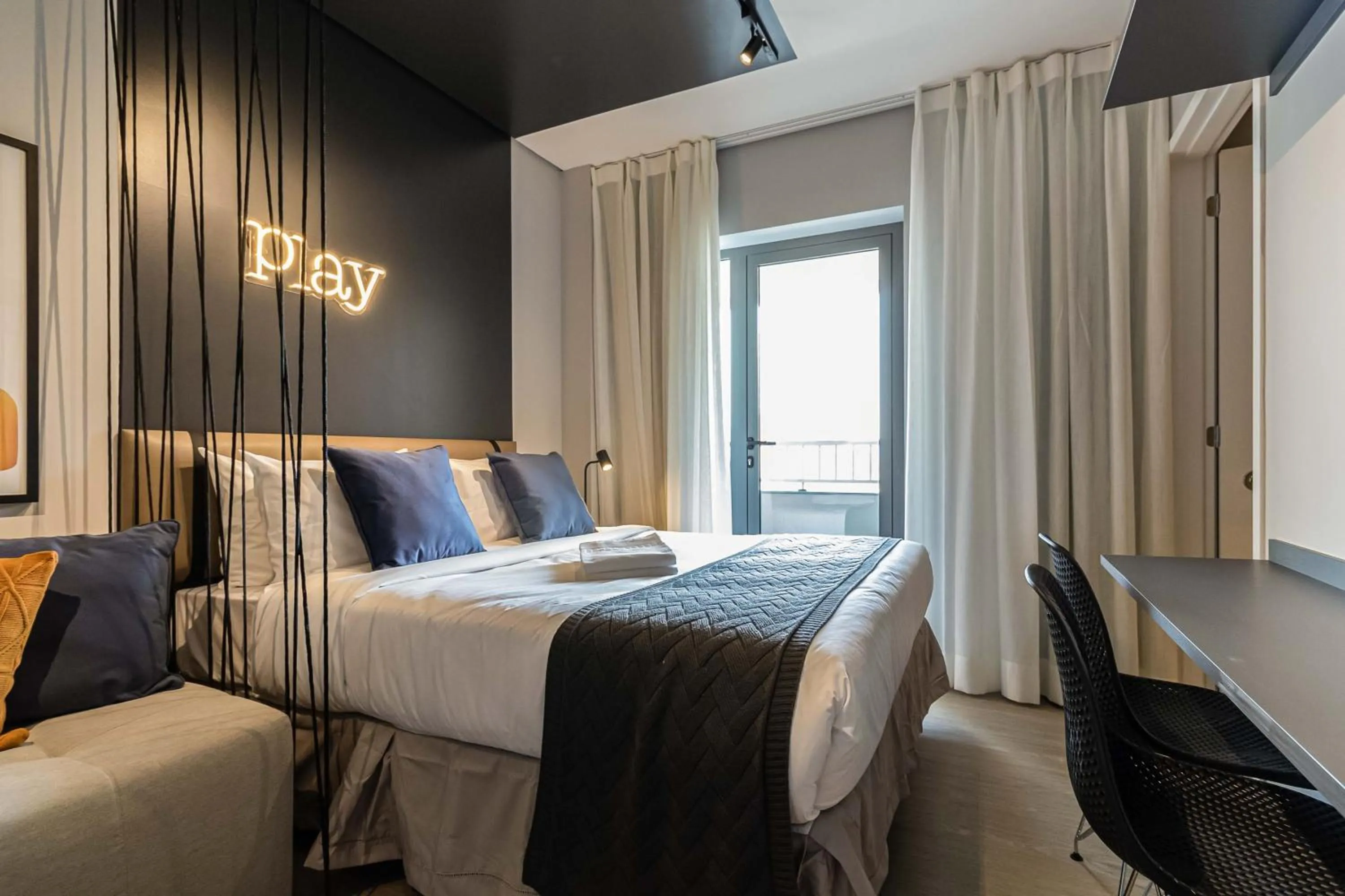 Bedroom, Bed in Charlie Houx - Studios Super Confortáveis em Pinheiros ao lado do metrô e a poucos passos da Faria Lima