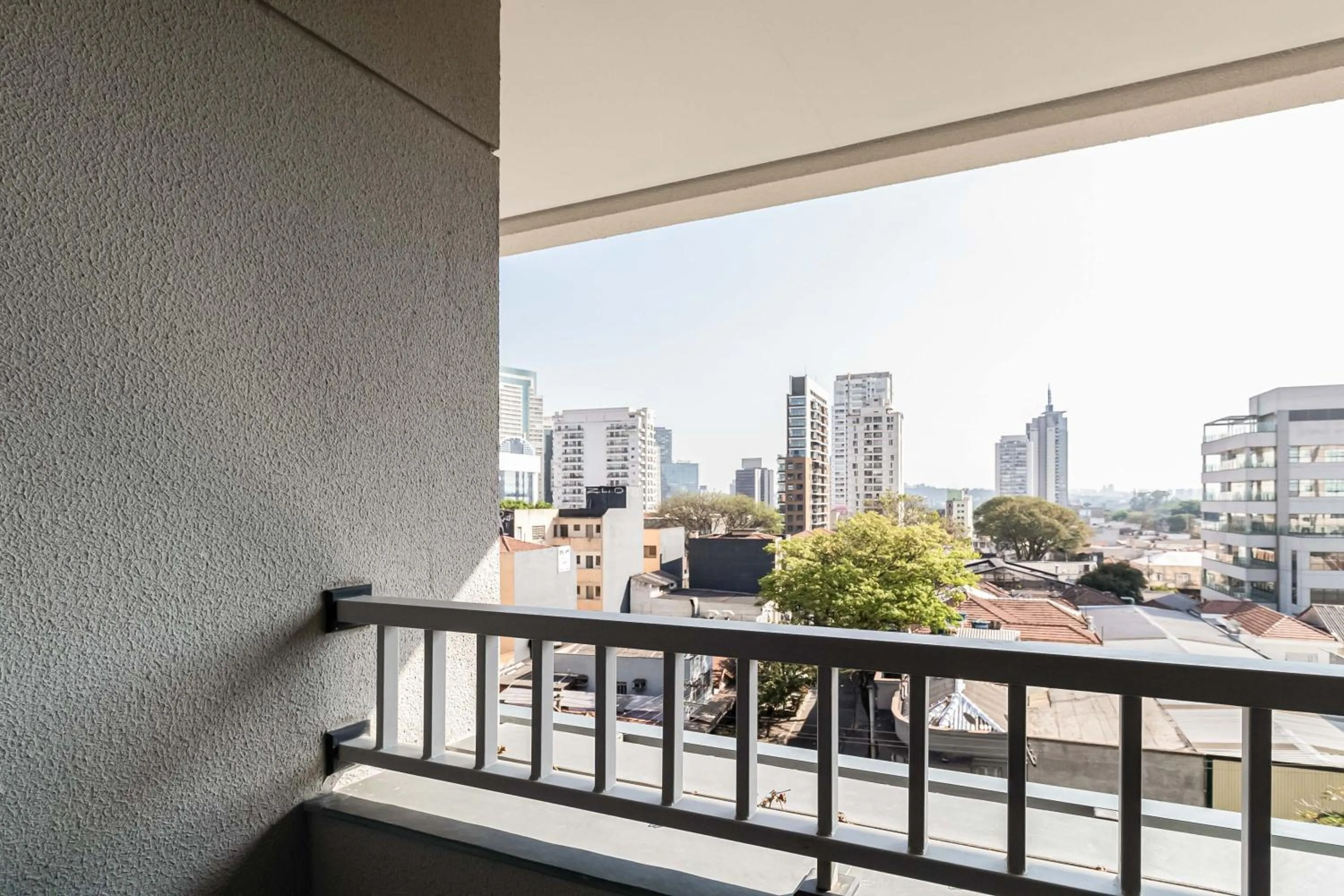 Balcony/Terrace in Charlie Houx - Studios Super Confortáveis em Pinheiros ao lado do metrô e a poucos passos da Faria Lima