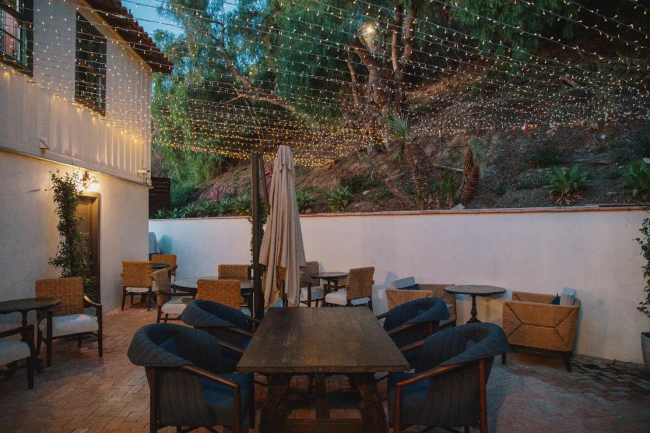 Patio in El Caminante Bar & Bungalows