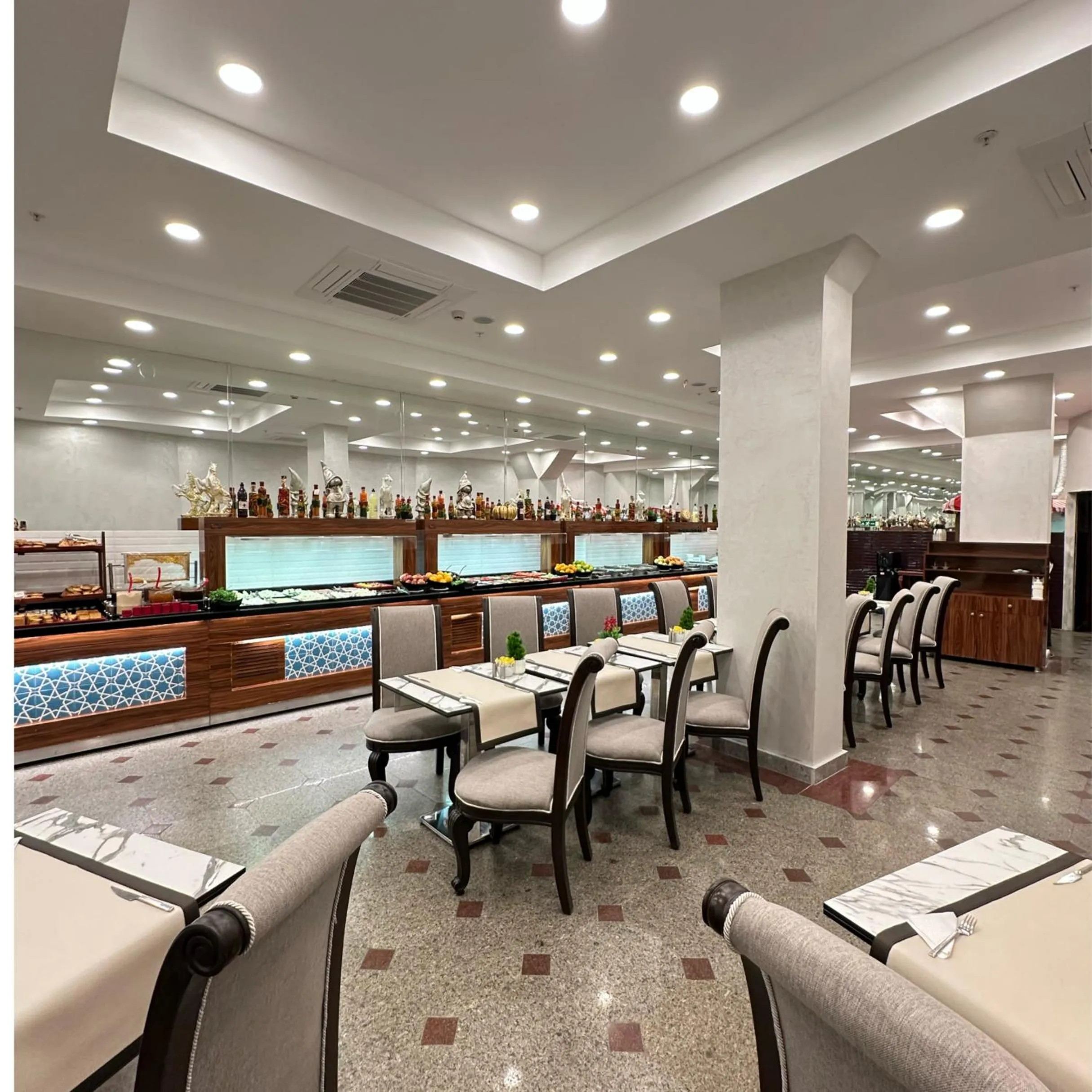 Breakfast in Hotel Sapphire