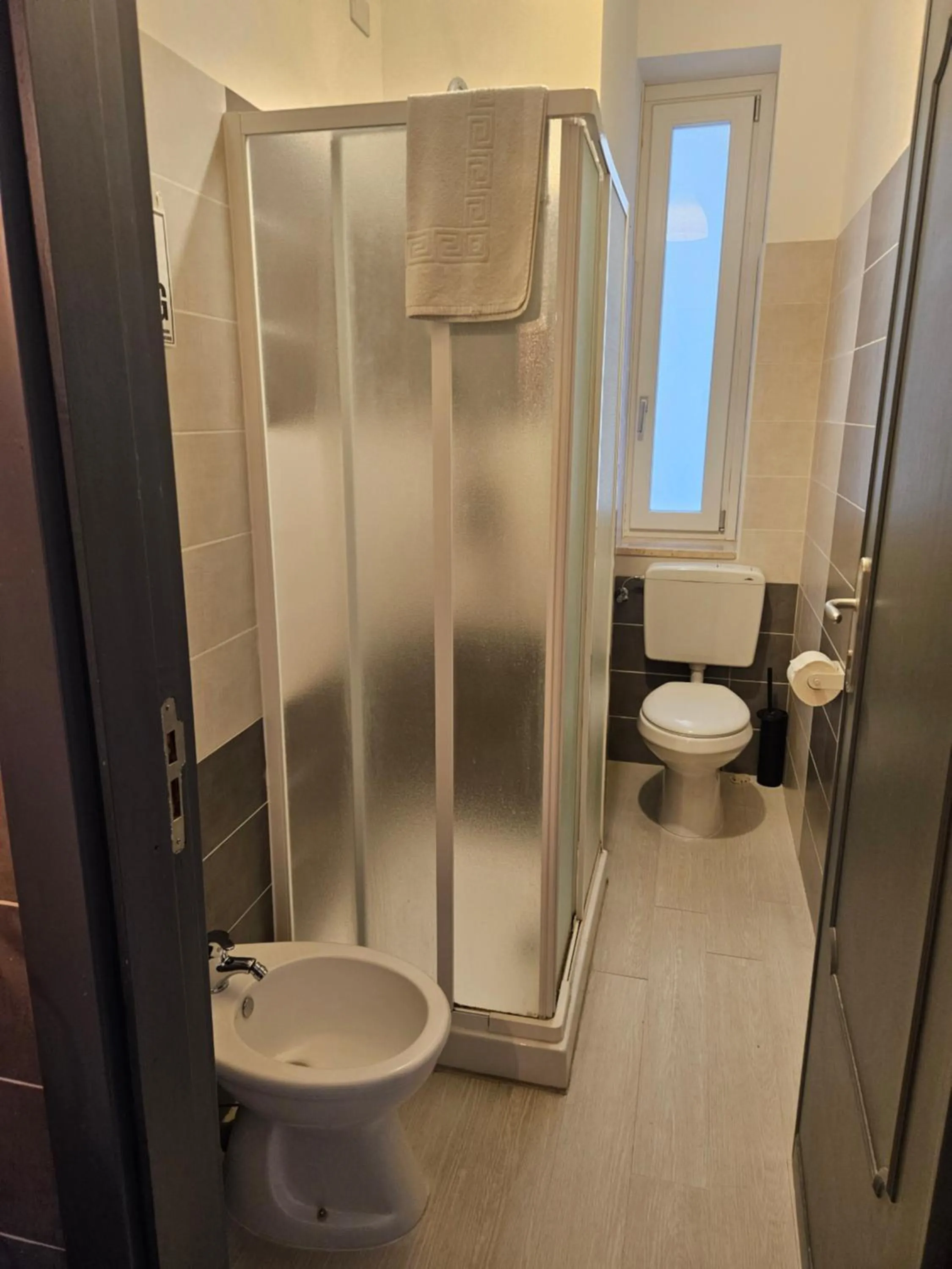 Shower in B&B Via Nazionale