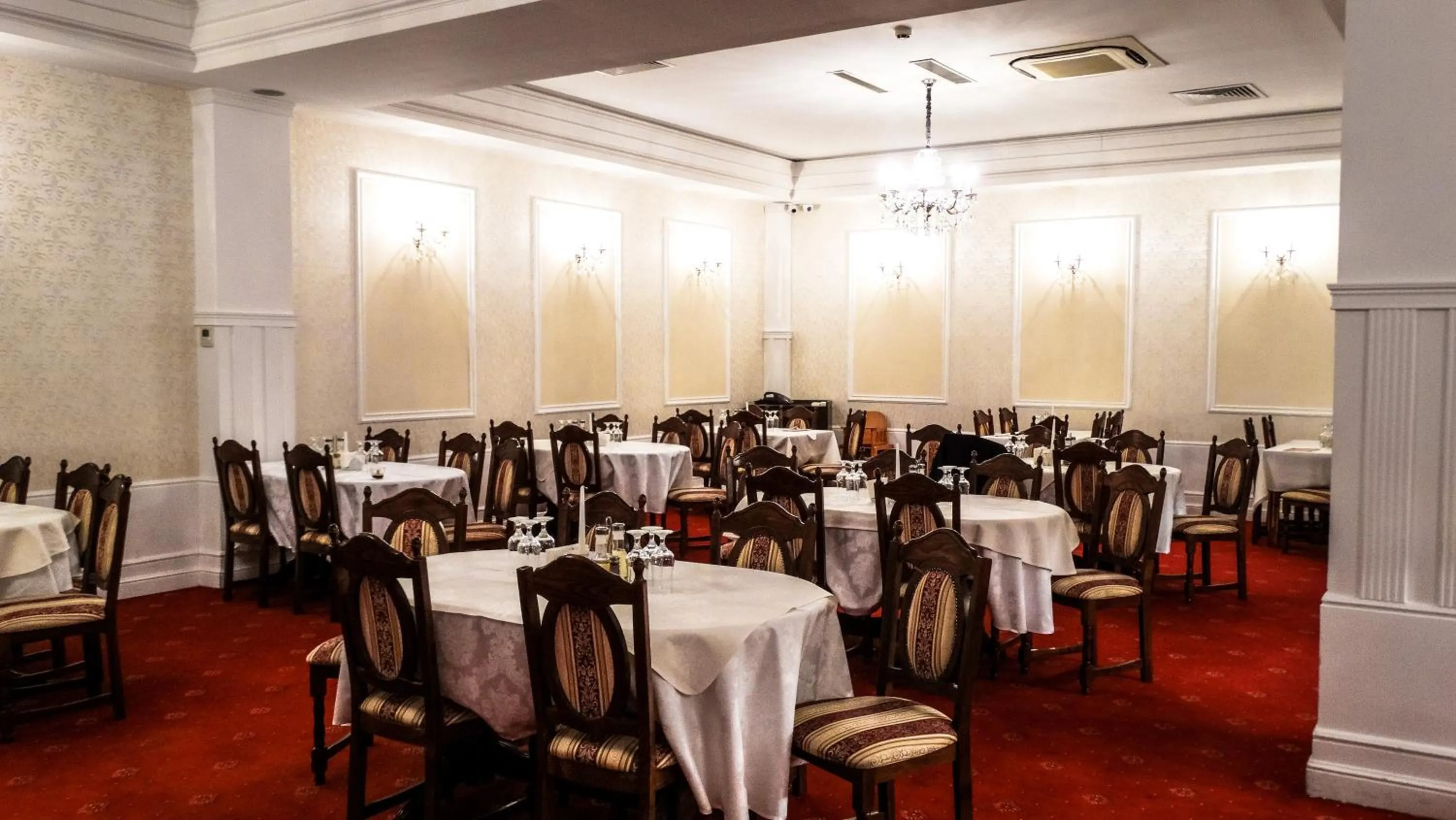 Restaurant/places to eat in Hotel Europa