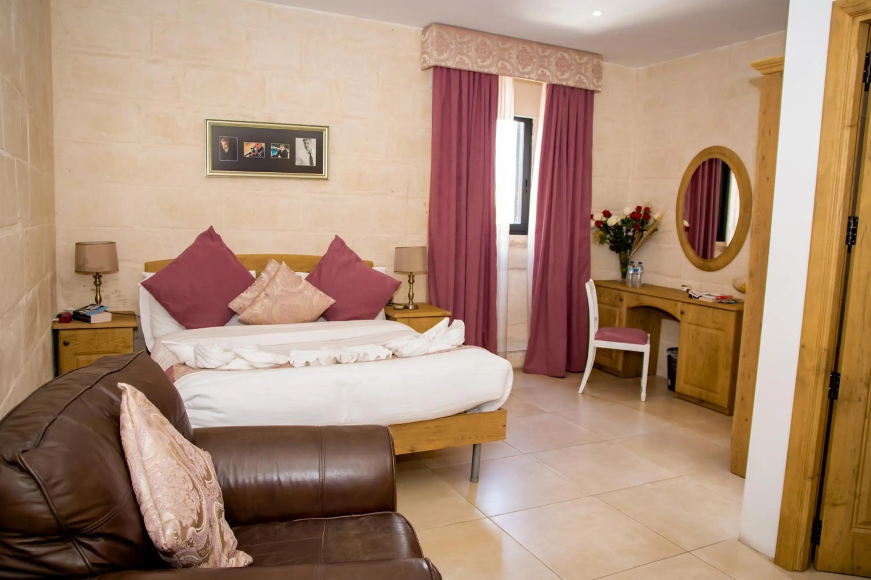 Photo of the whole room, Bed in Point de vue Guesthouse