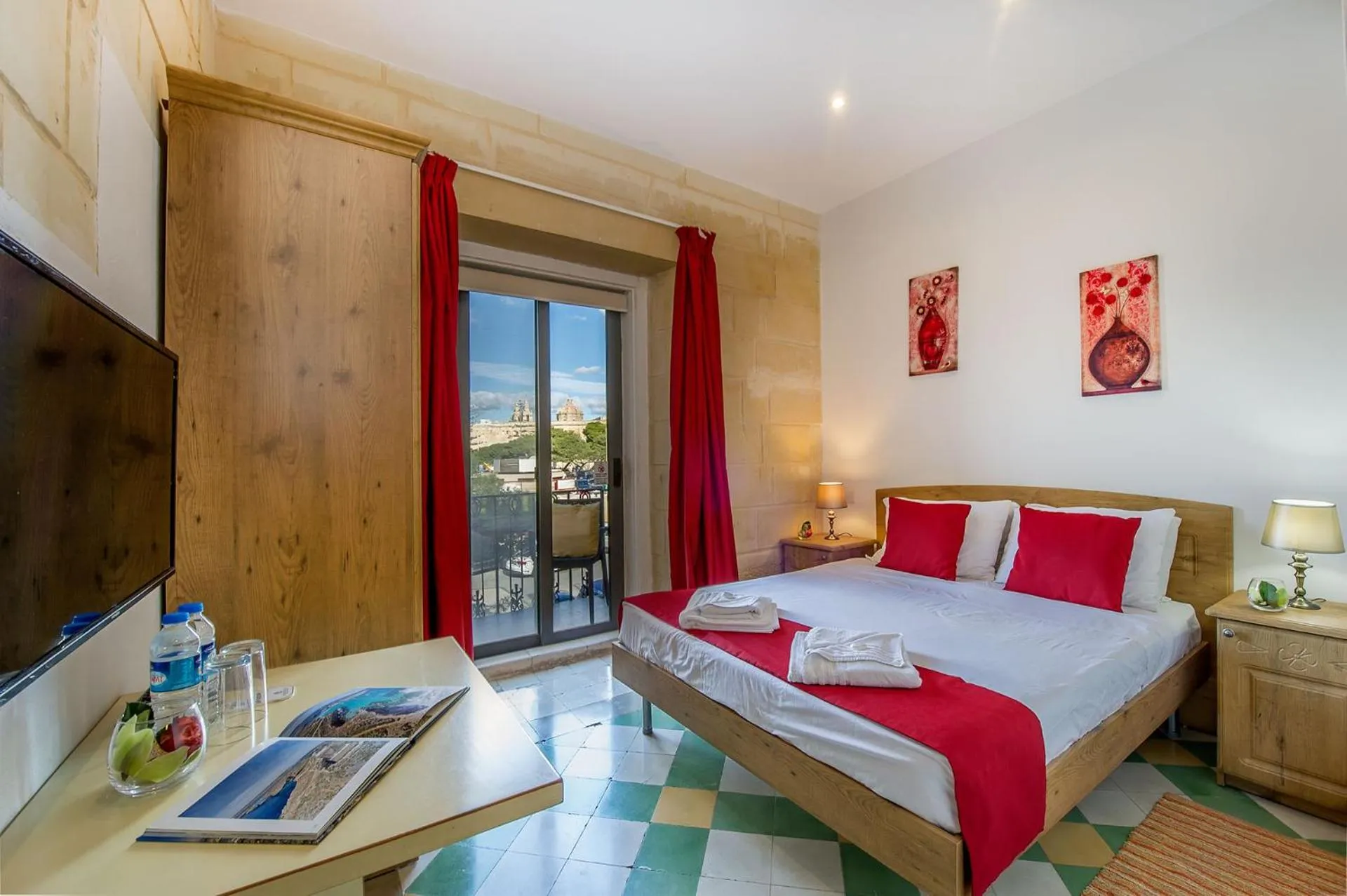 Photo of the whole room, Bed in Point de vue Guesthouse