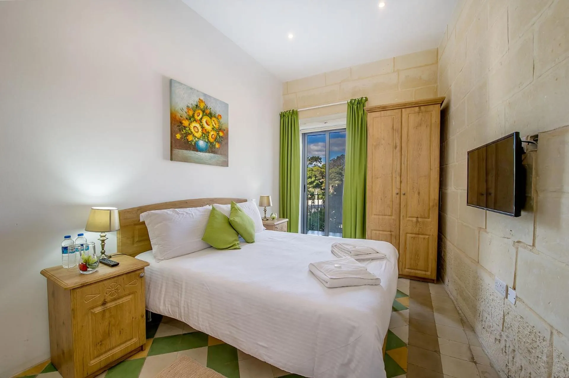 Photo of the whole room, Bed in Point de vue Guesthouse