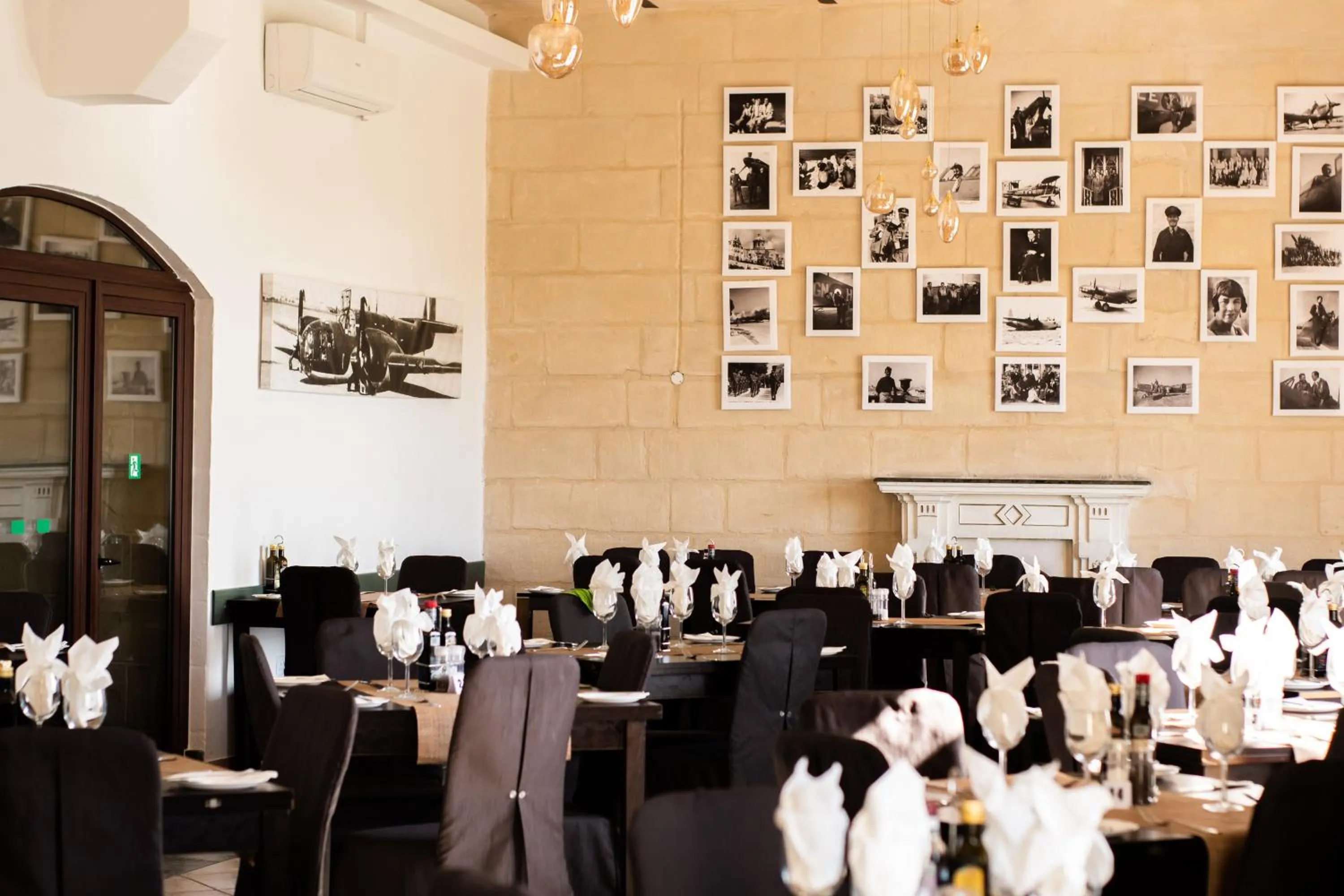 Restaurant/places to eat in Point de vue Guesthouse