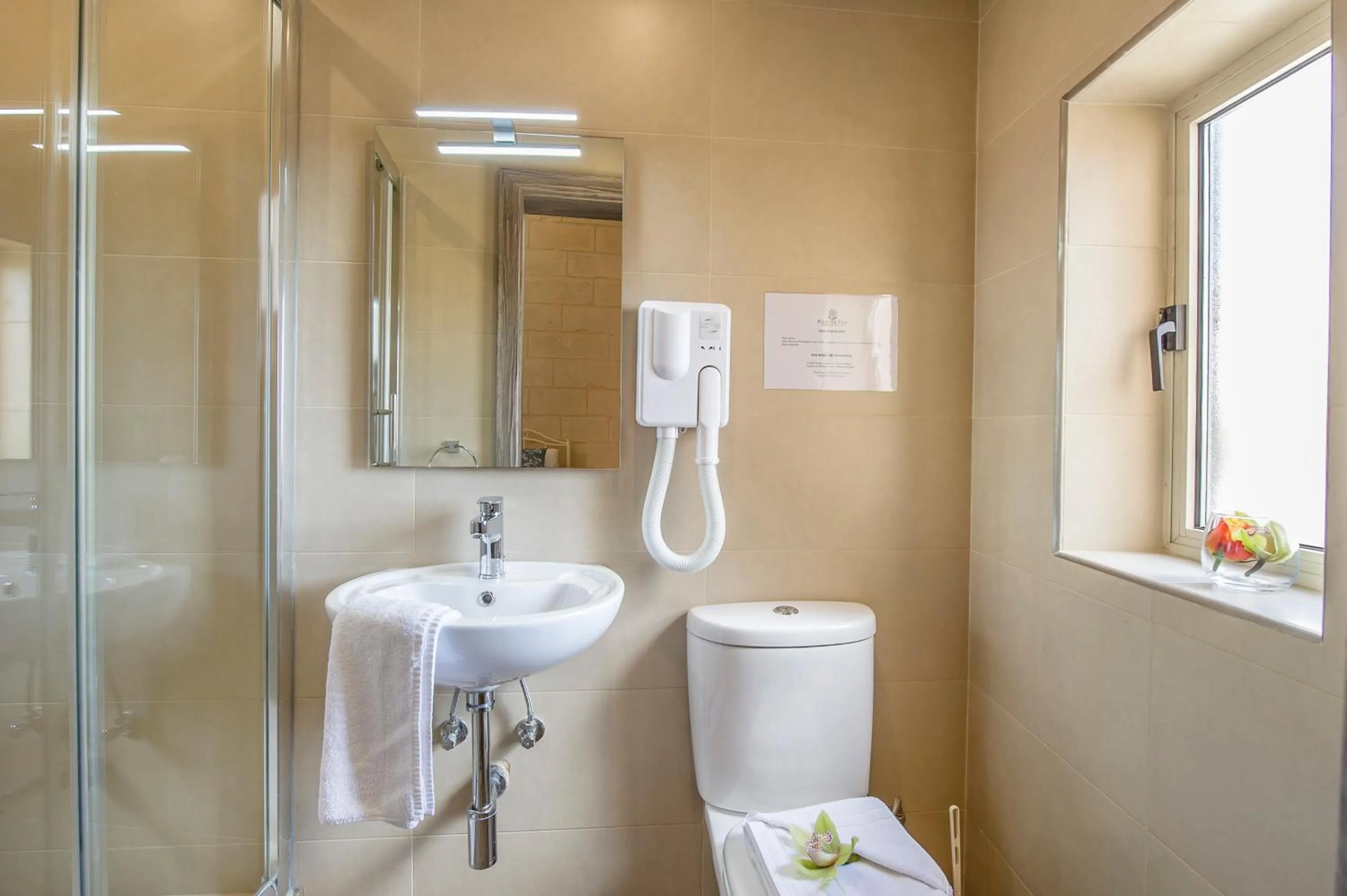 Shower in Point de vue Guesthouse