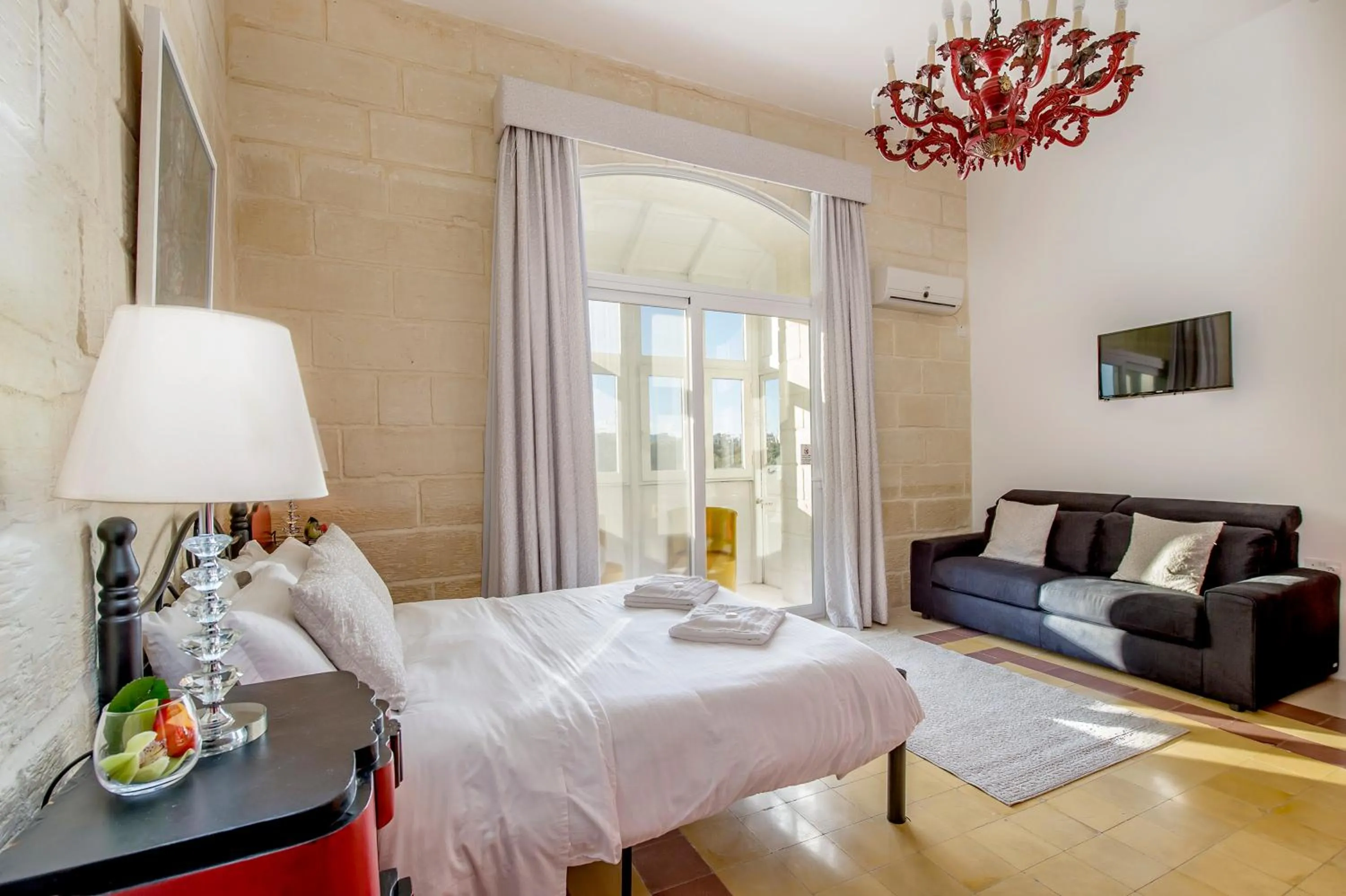 Photo of the whole room, Bed in Point de vue Guesthouse