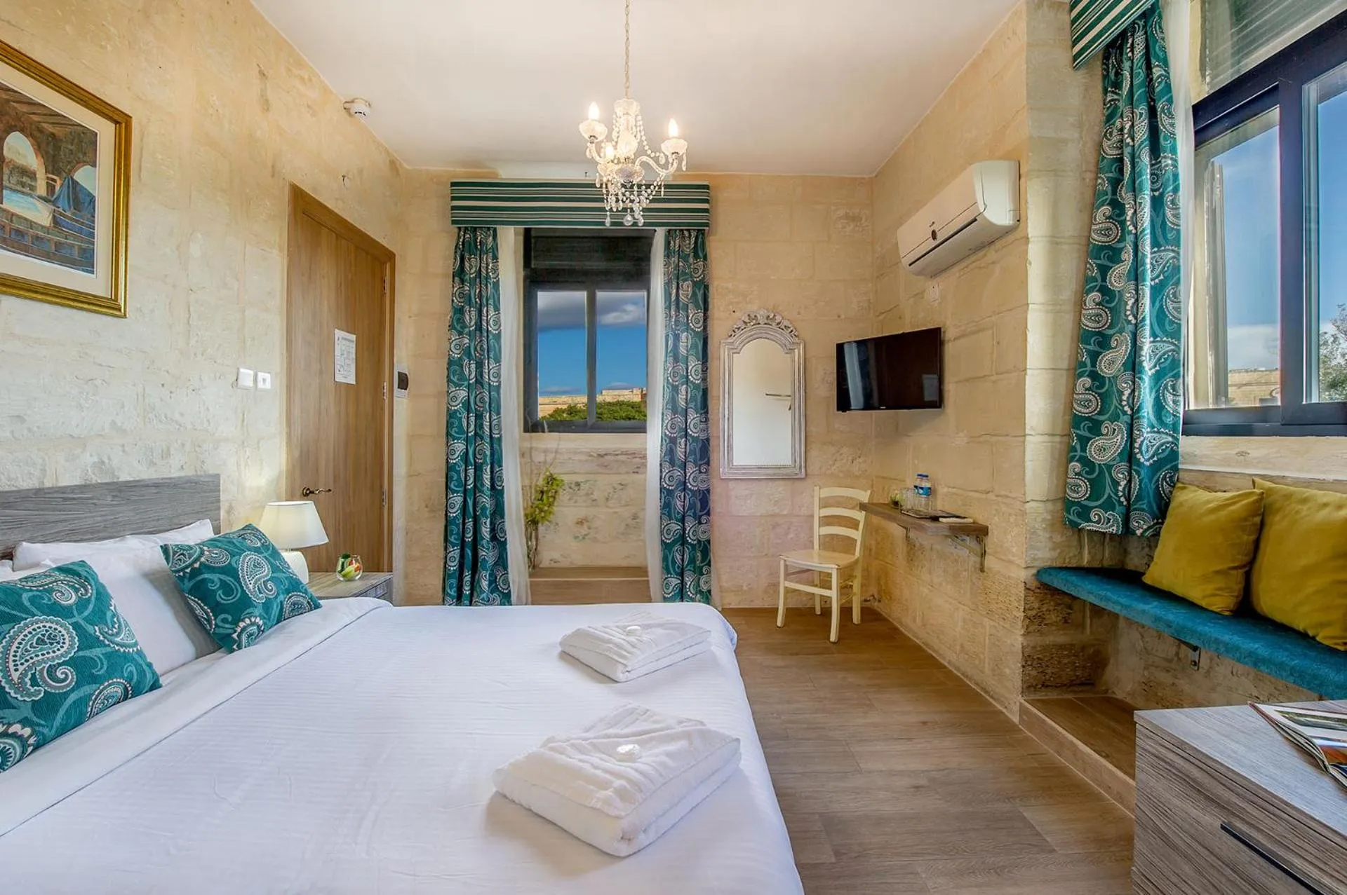 Photo of the whole room, Bed in Point de vue Guesthouse