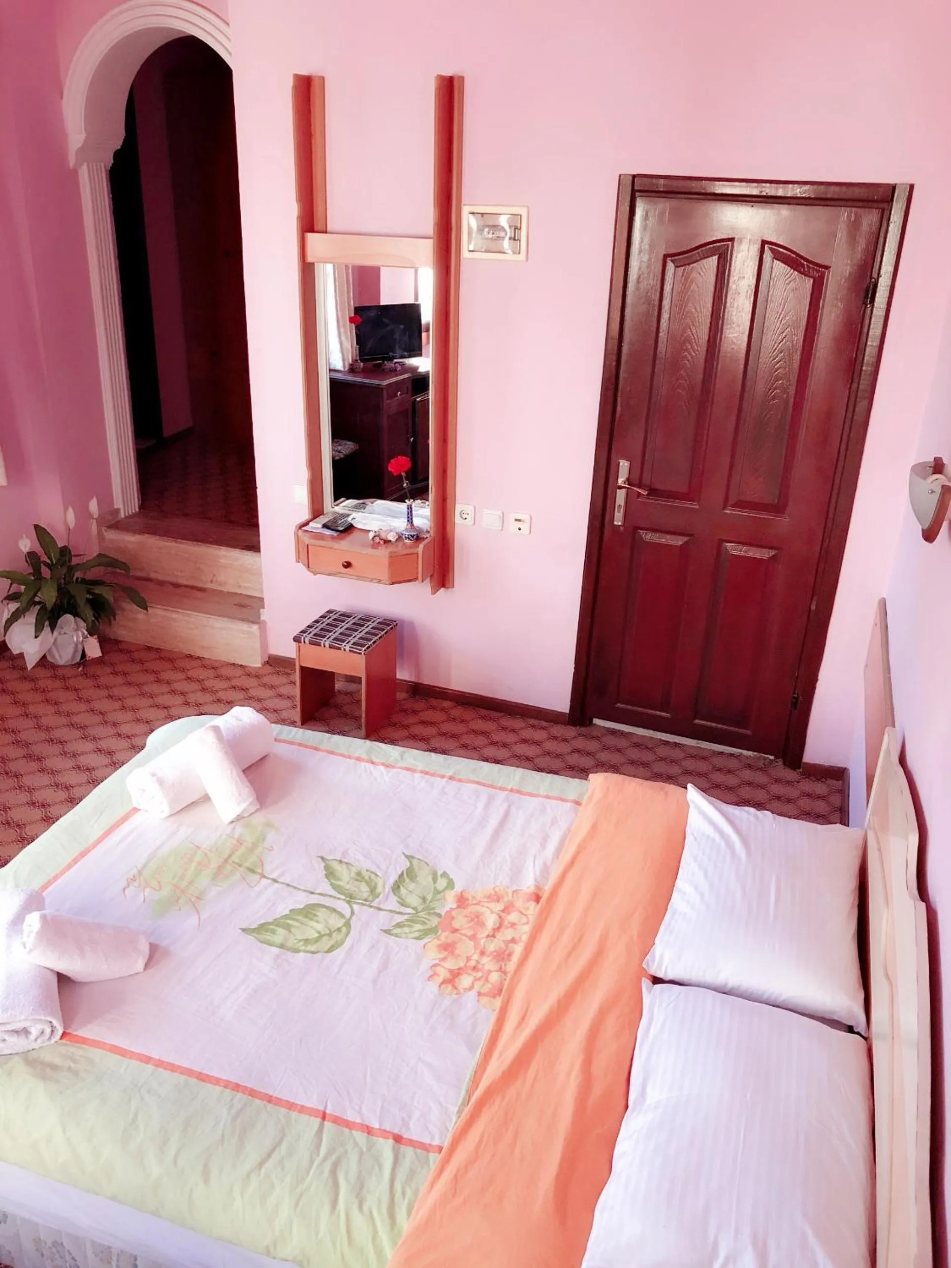 Shower in Hotel Karyatit Kaleici