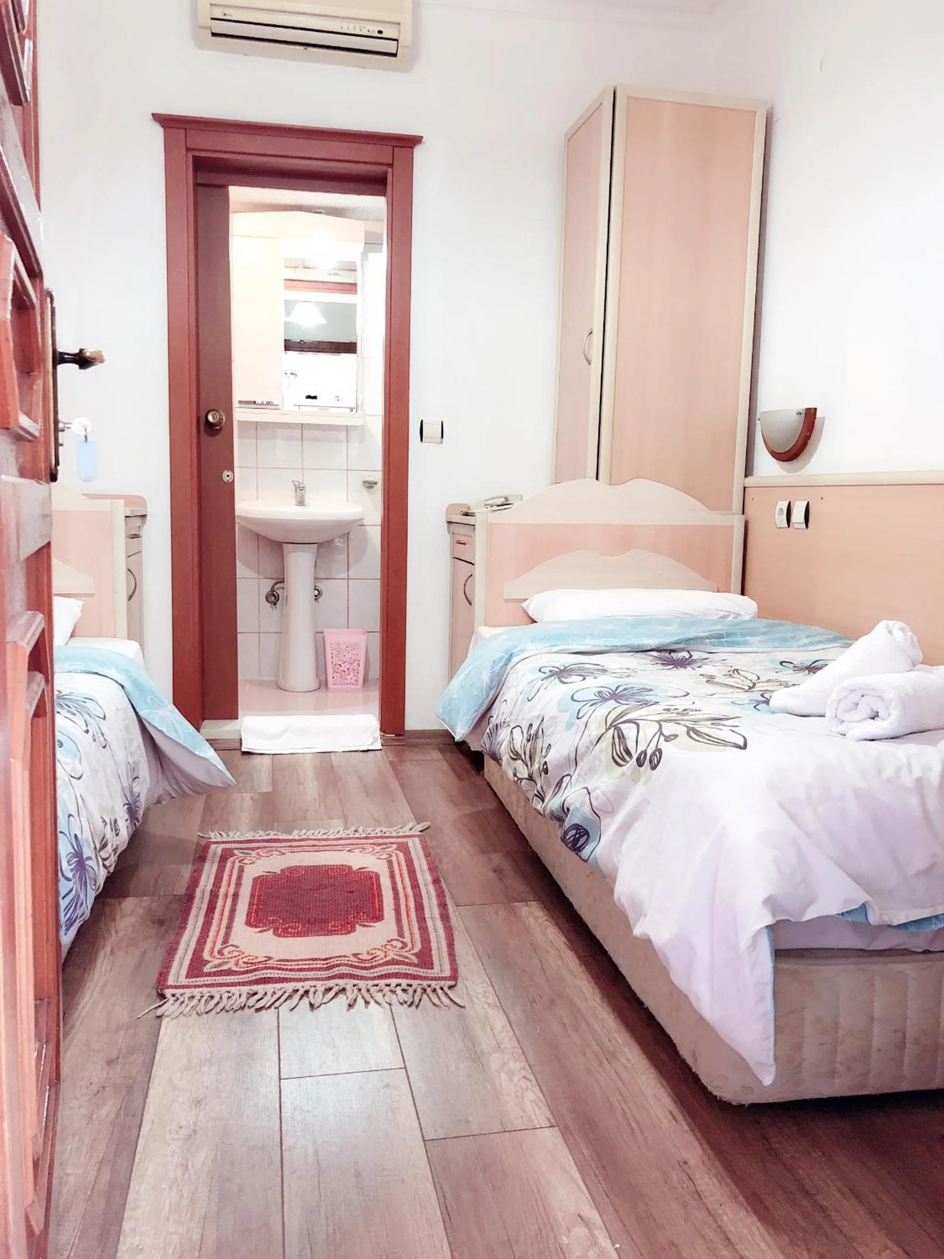 Bathroom in Hotel Karyatit Kaleici