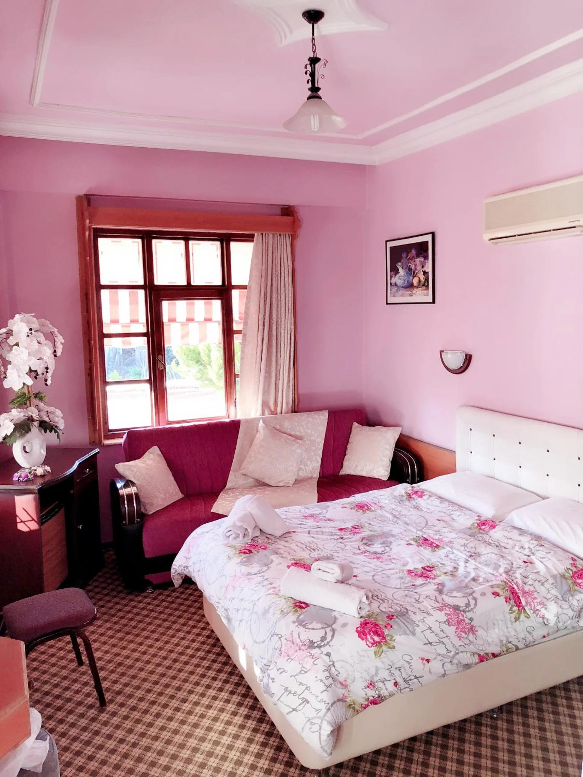 Shower in Hotel Karyatit Kaleici