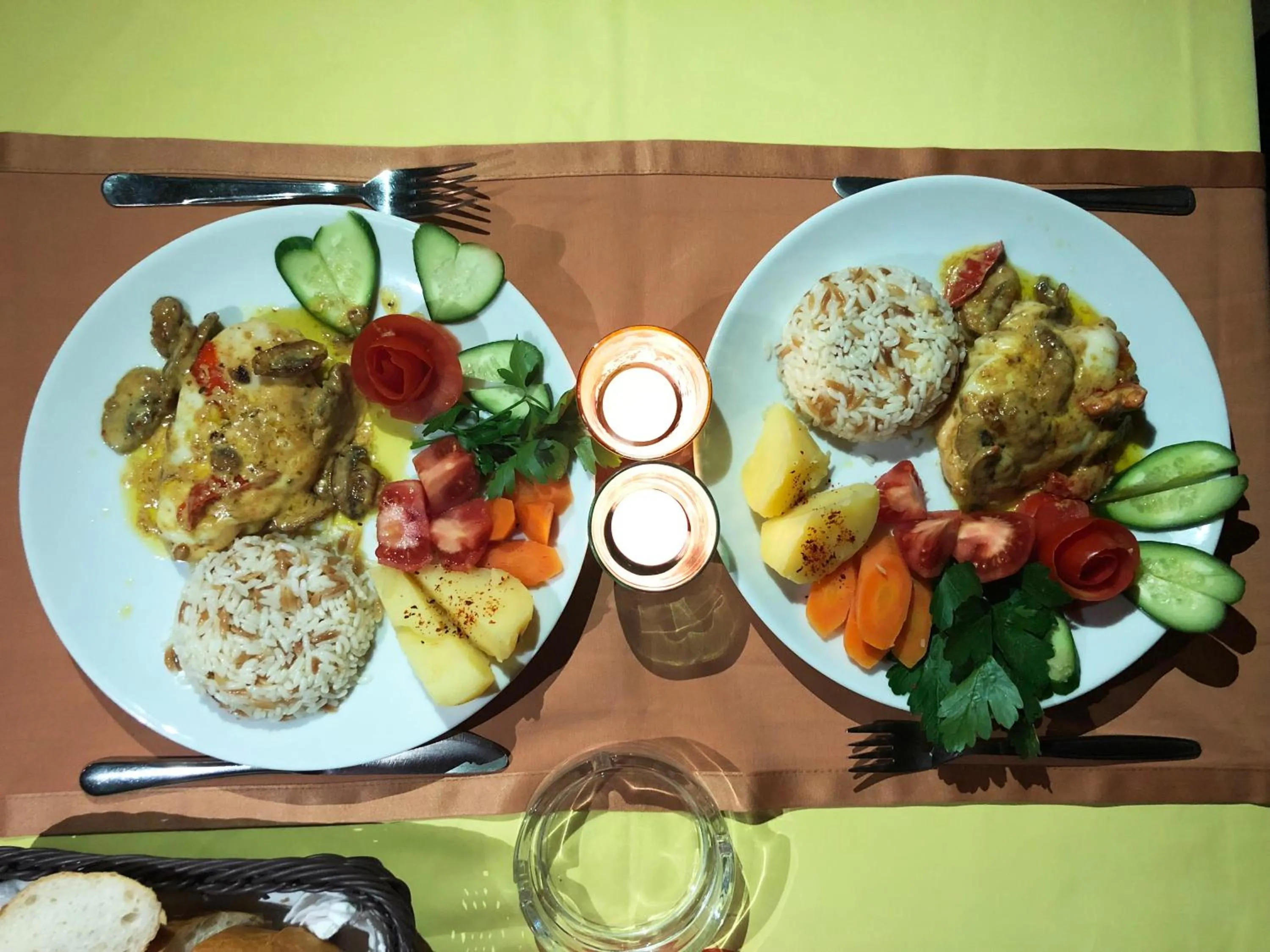 Restaurant/places to eat in Hotel Karyatit Kaleici