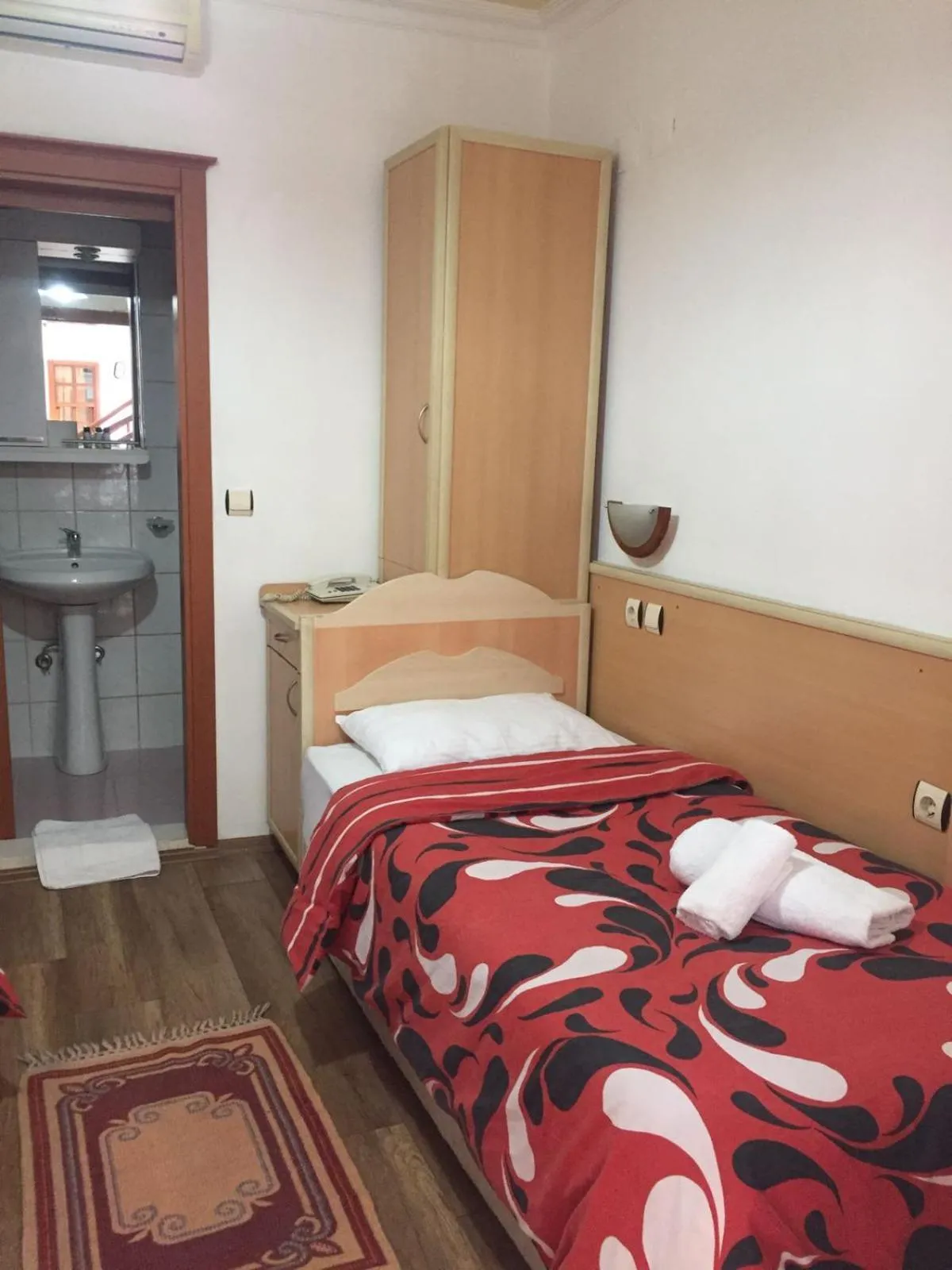 Bathroom in Hotel Karyatit Kaleici