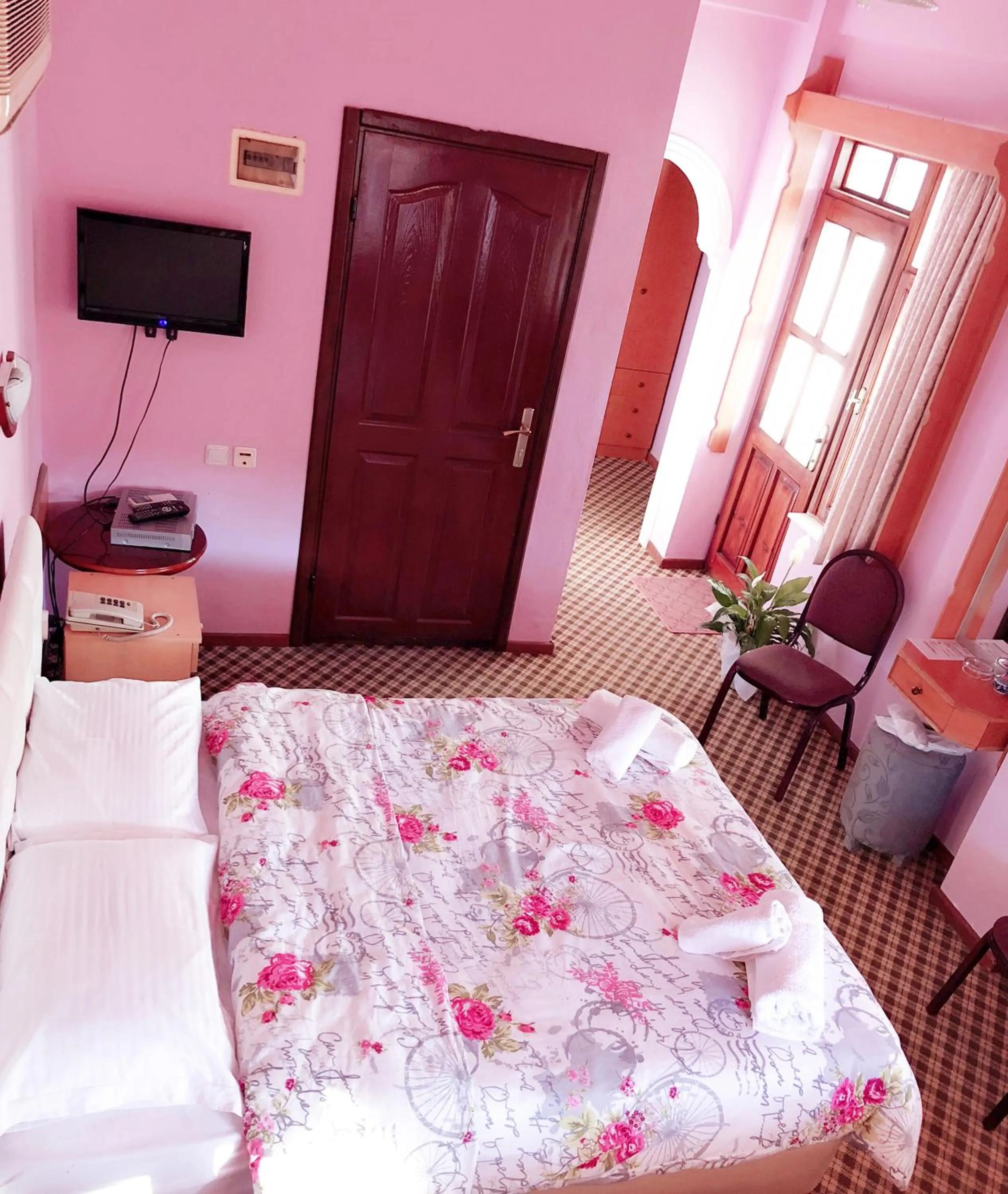 Shower in Hotel Karyatit Kaleici