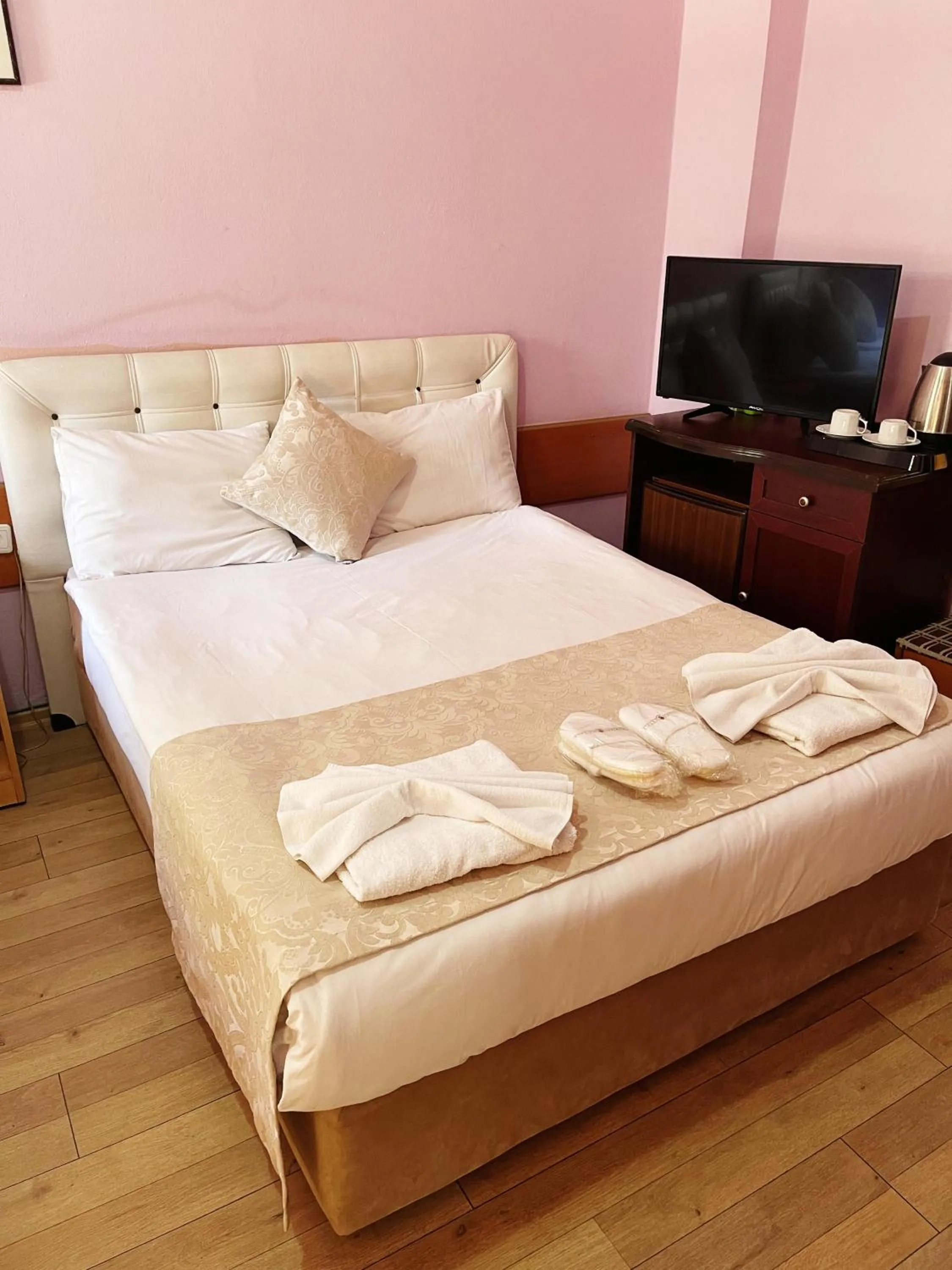 Bed in Hotel Karyatit Kaleici