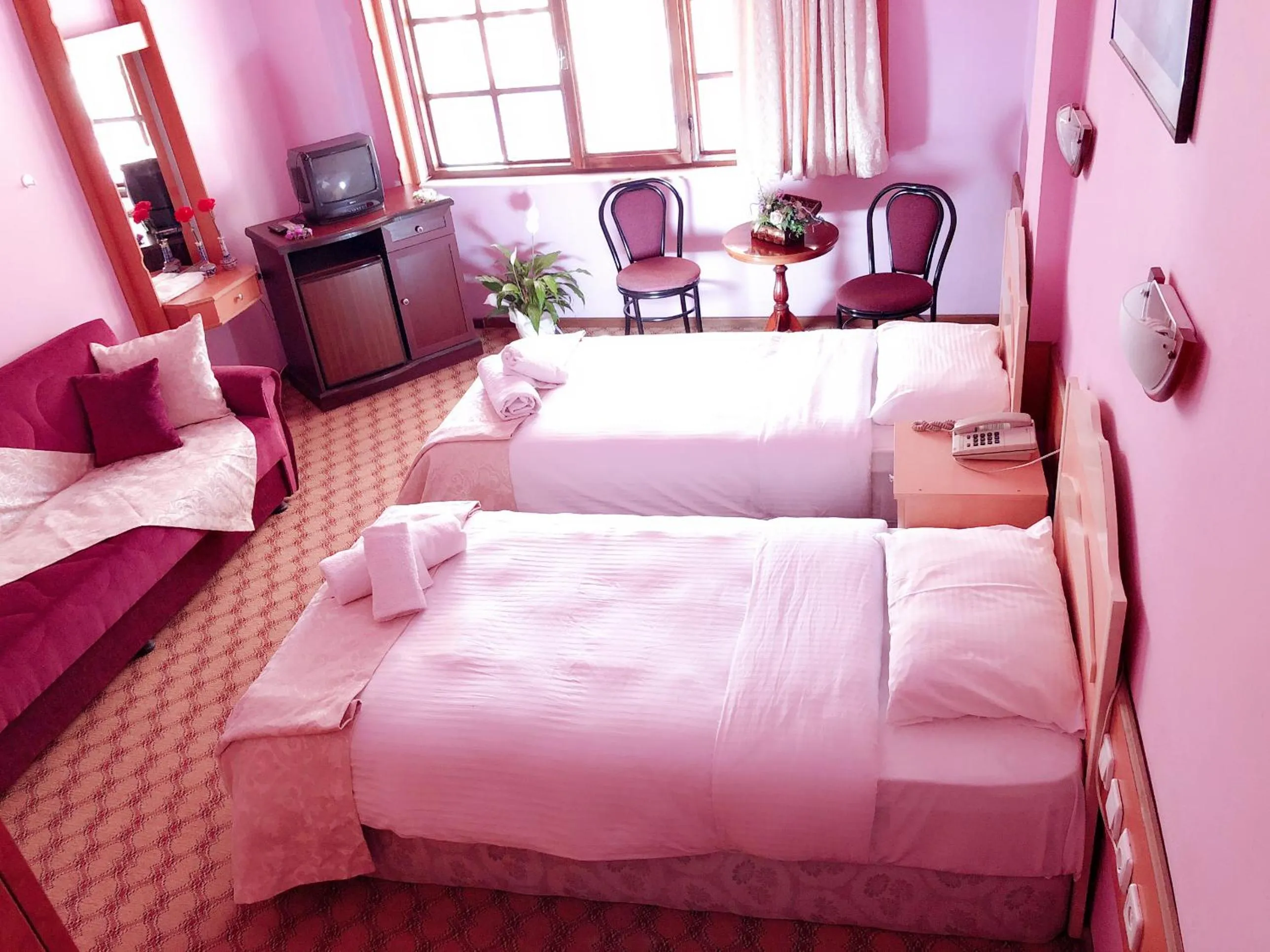 Shower in Hotel Karyatit Kaleici