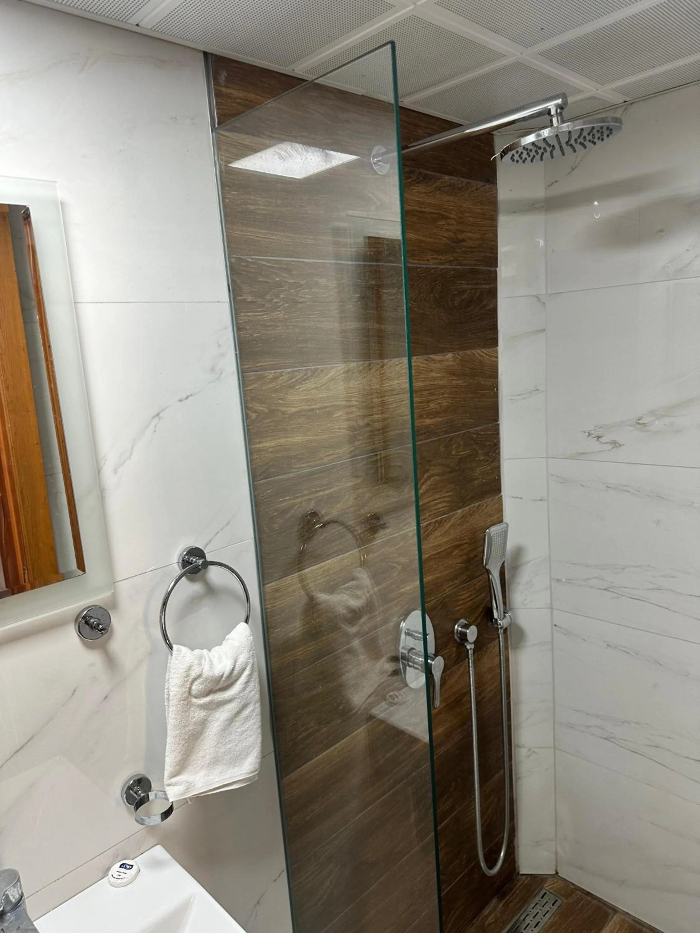 Shower in Hotel Karyatit Kaleici