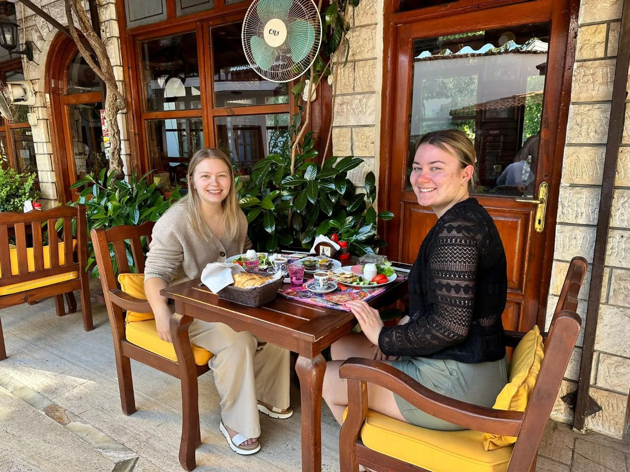 Restaurant/places to eat in Hotel Karyatit Kaleici