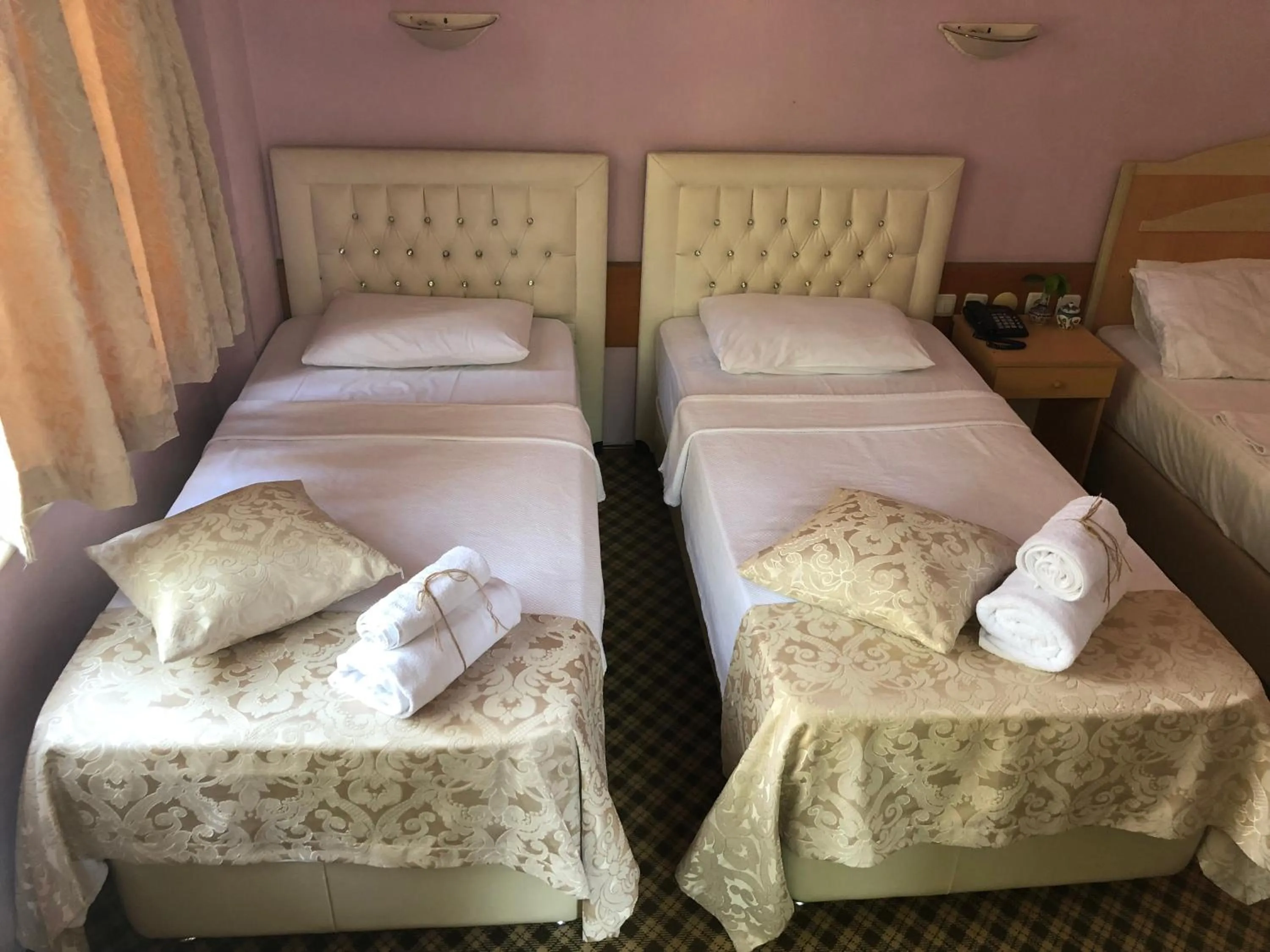 Shower in Hotel Karyatit Kaleici