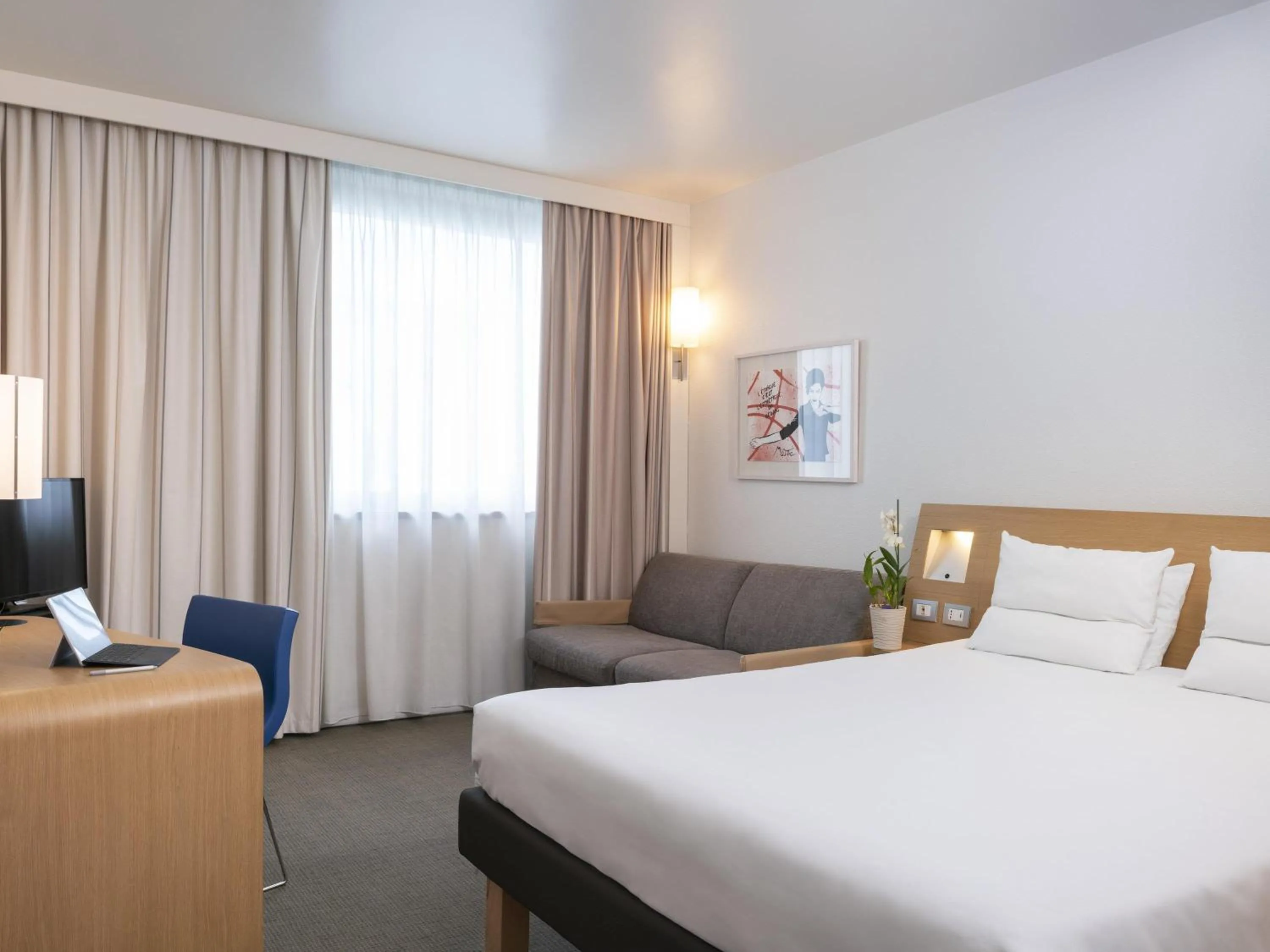 Bedroom, Bed in Novotel Milano Malpensa Aeroporto