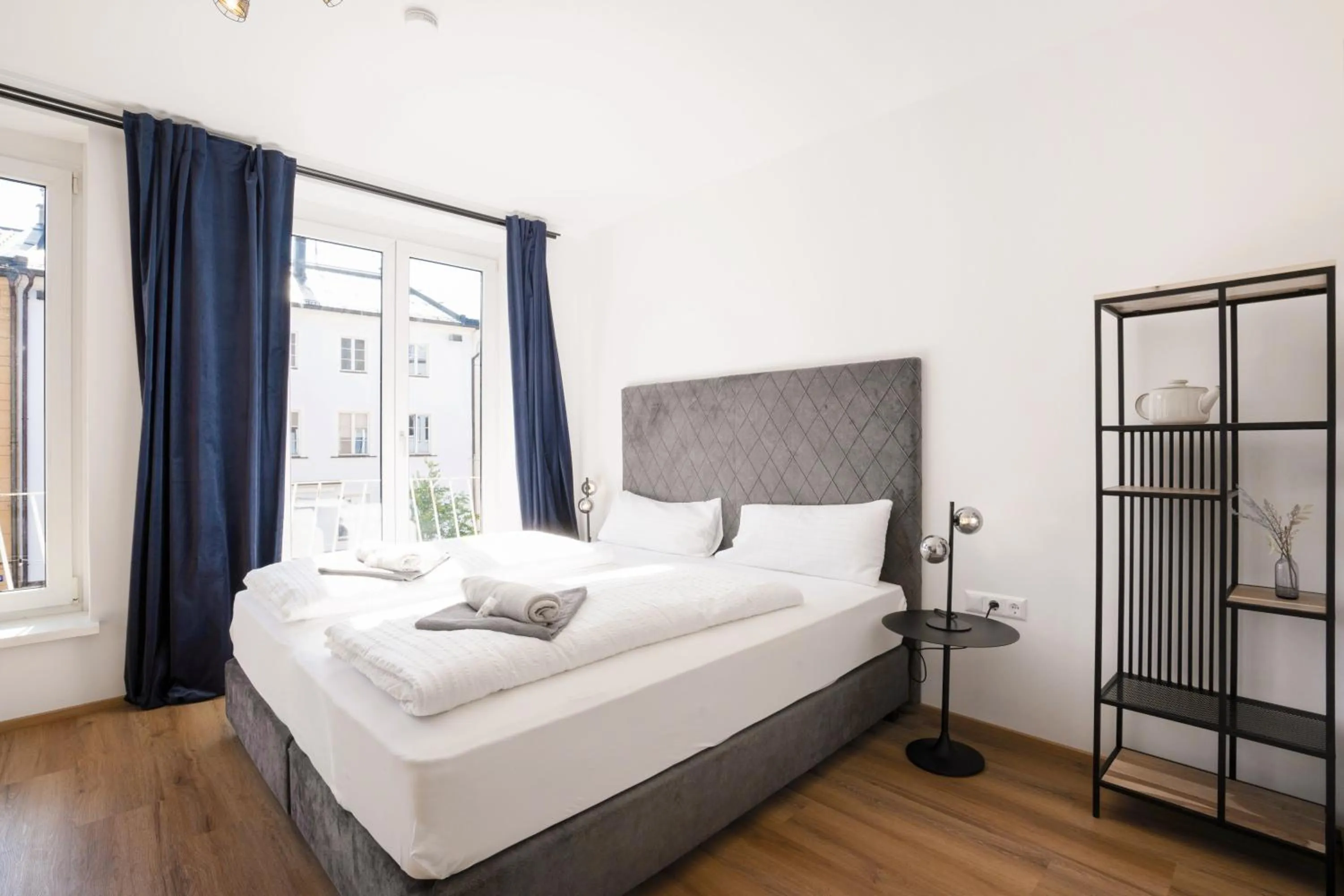Bed in easy-flat Hauptplatz - City Center Apartments with a Kitchen