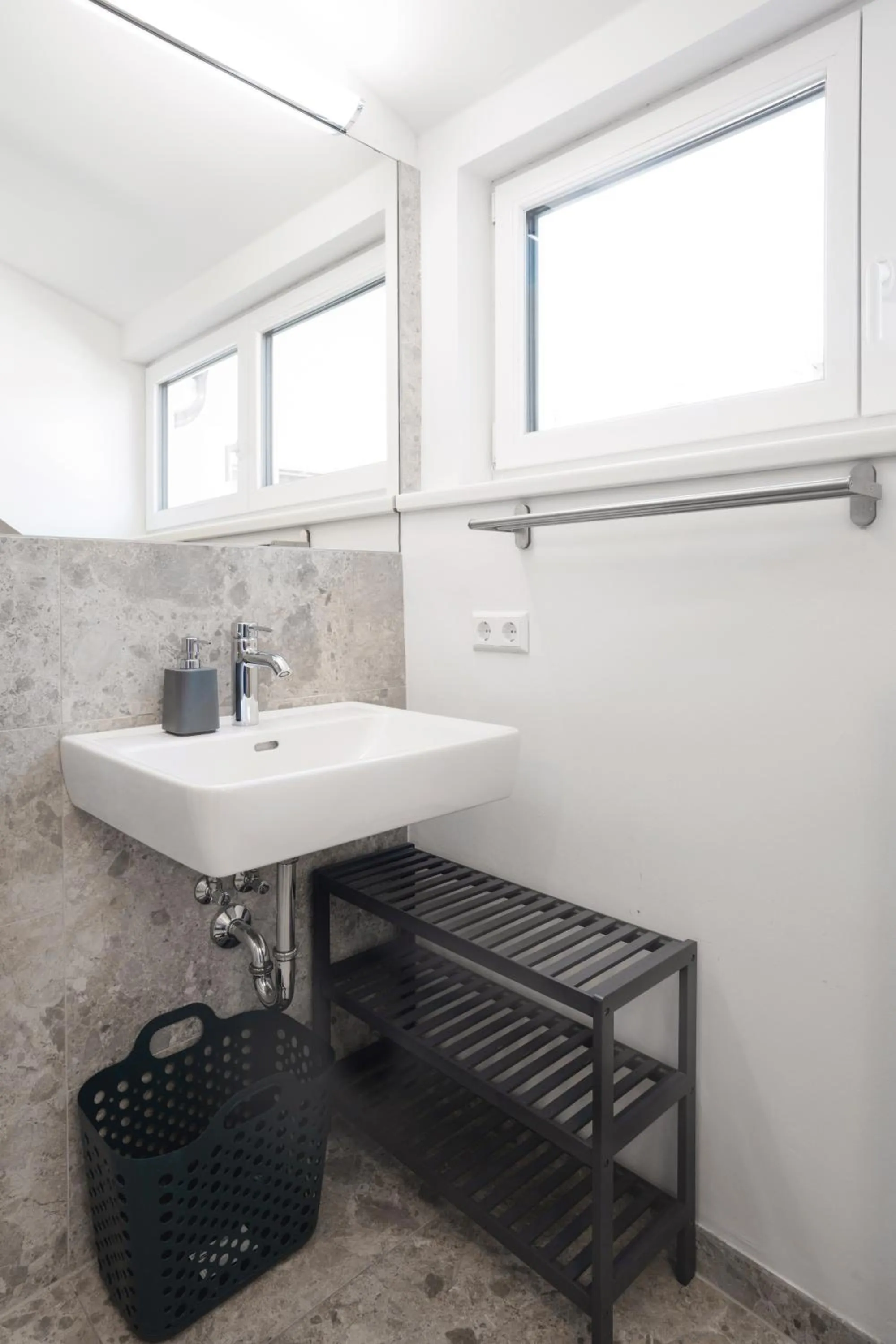 Bathroom in easy-flat Hauptplatz - City Center Apartments with a Kitchen