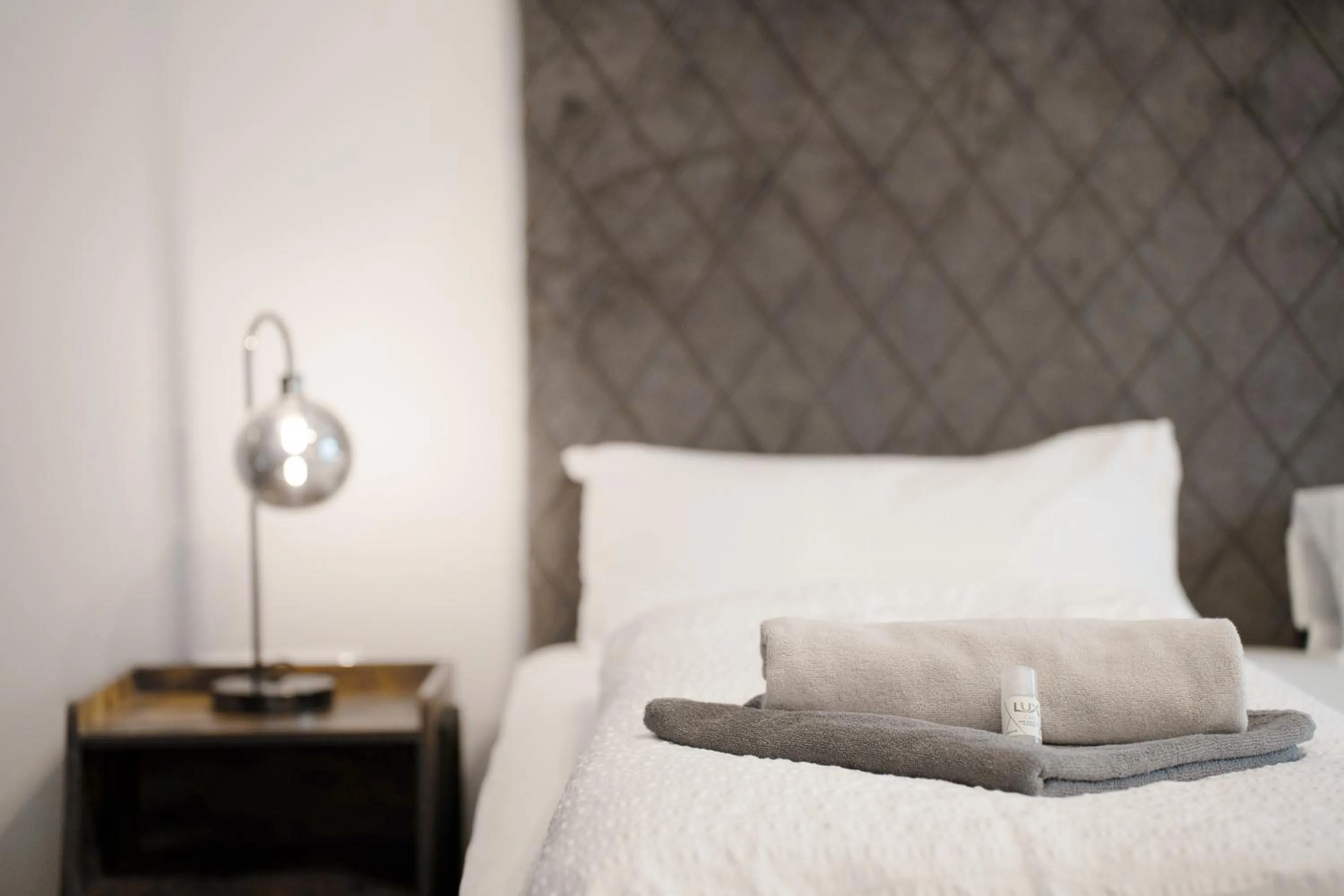 Bed in easy-flat Hauptplatz - City Center Apartments with a Kitchen