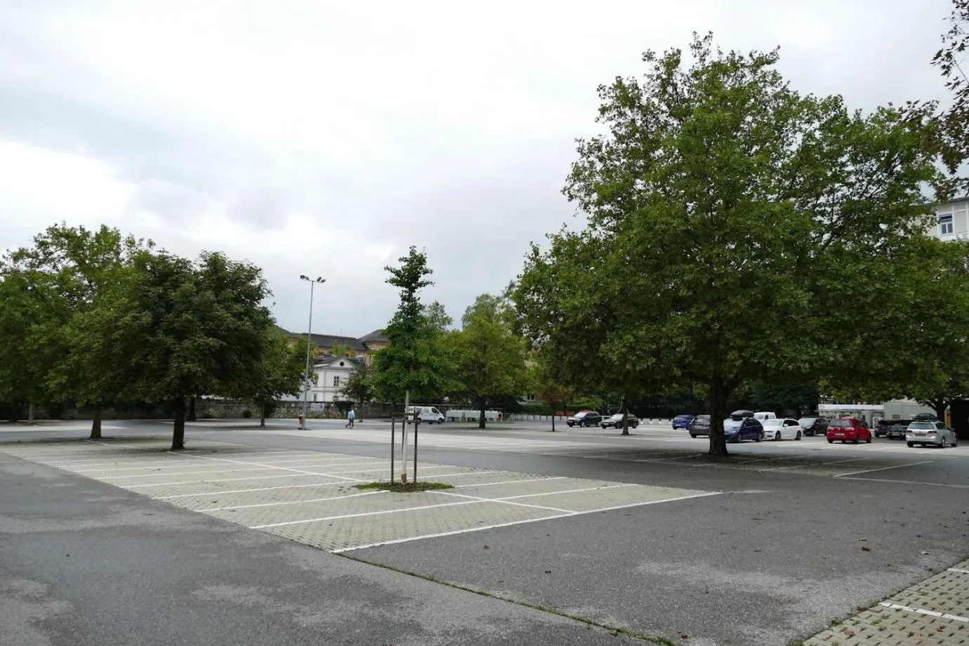 Parking in easy-flat Hauptplatz - City Center Apartments with a Kitchen