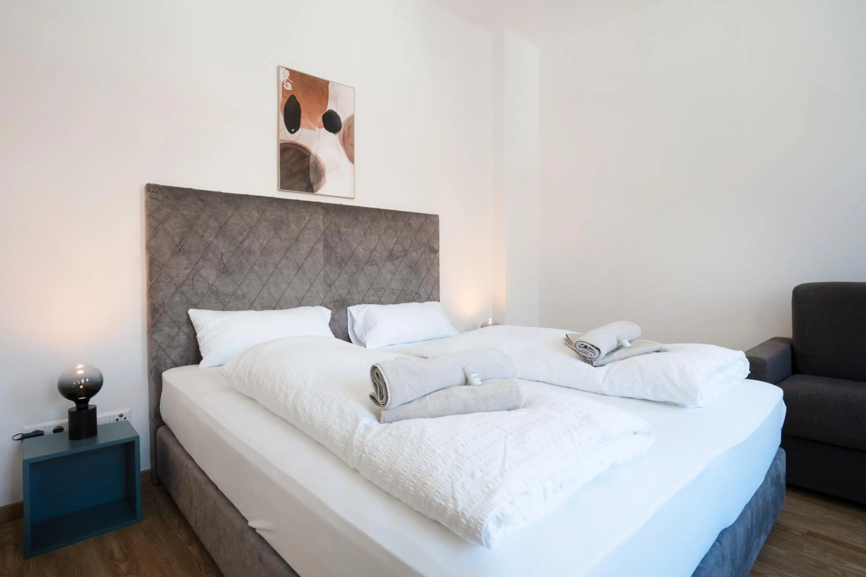 Bed in easy-flat Hauptplatz - City Center Apartments with a Kitchen