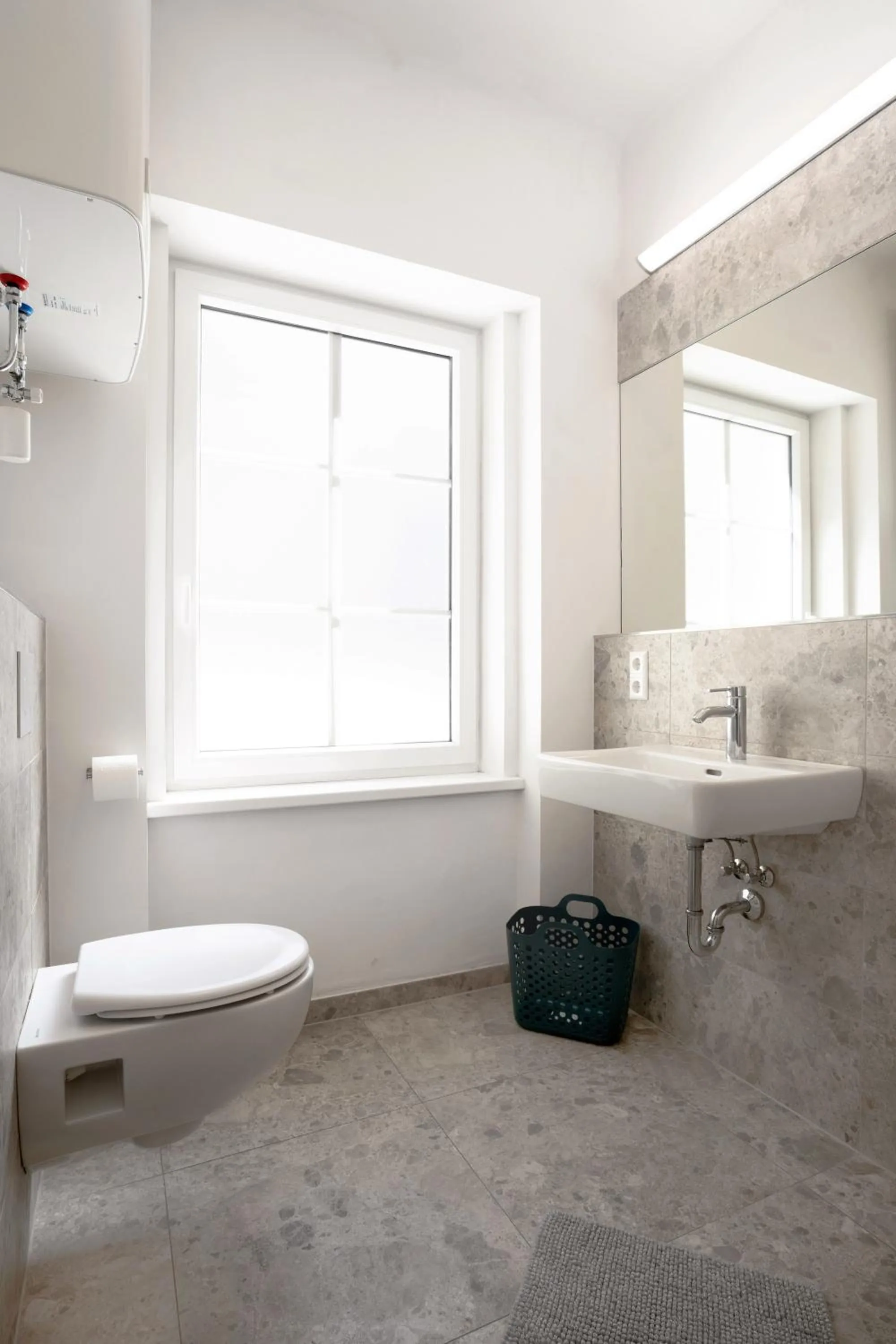 Toilet in easy-flat Hauptplatz - City Center Apartments with a Kitchen